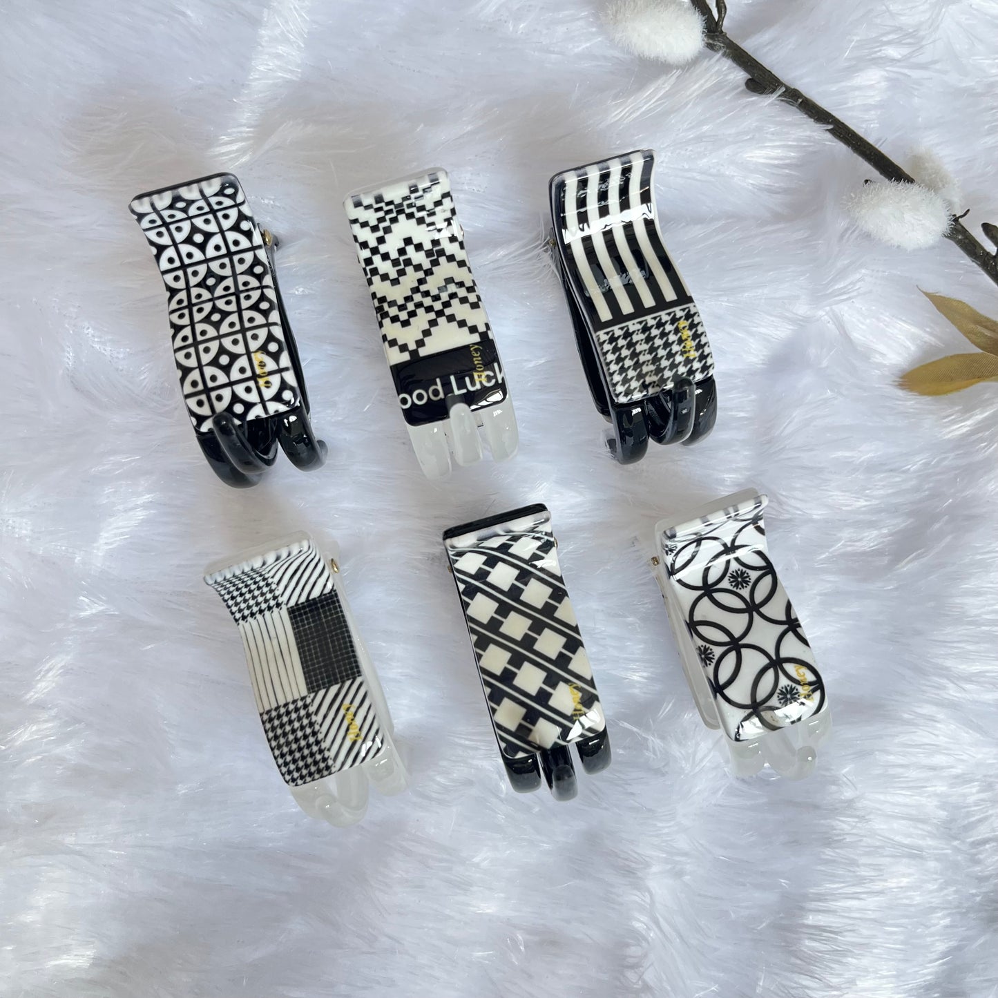 Black & White Catch Clip