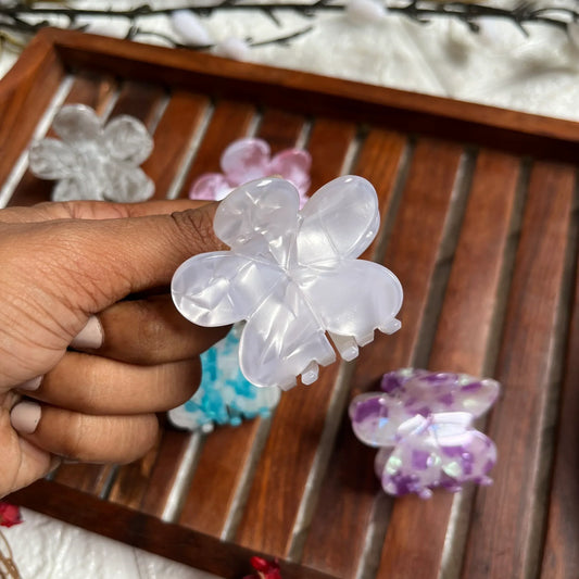 Floral Puff Claw White
