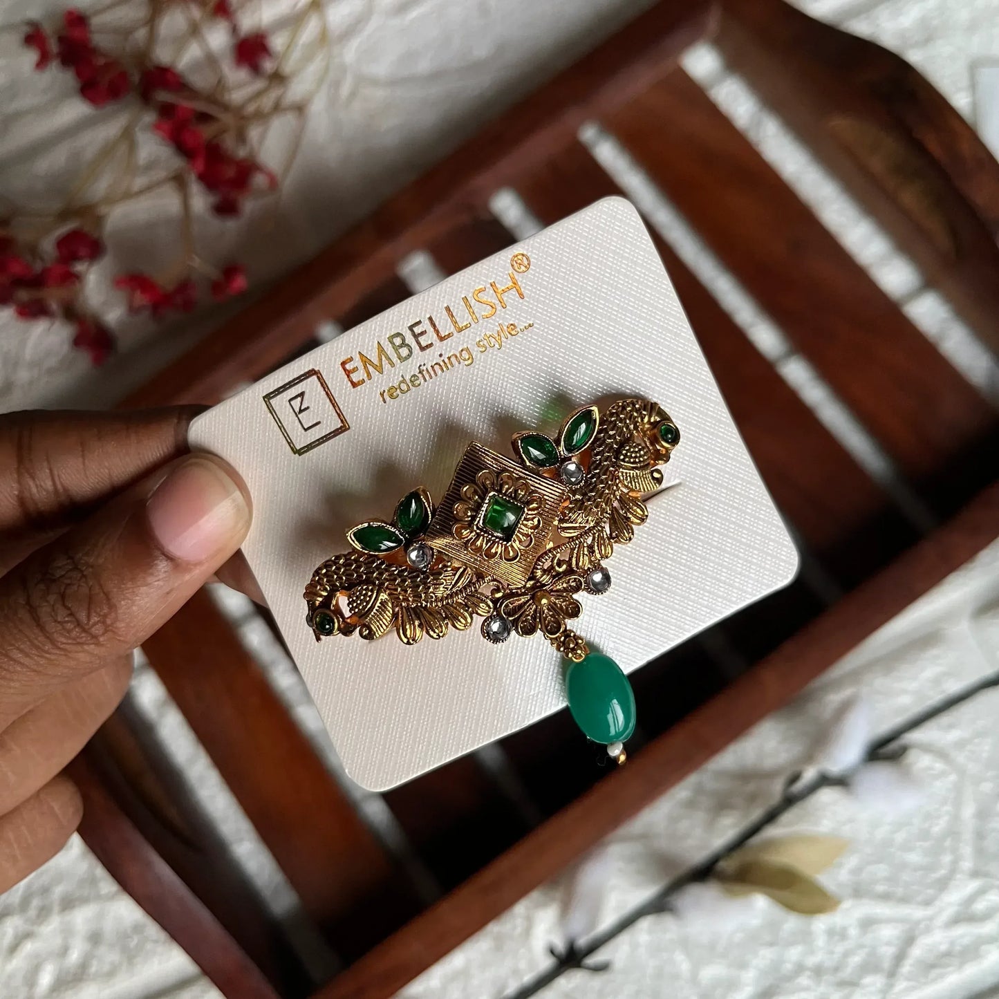 Antique Center Clip - Kaithogai