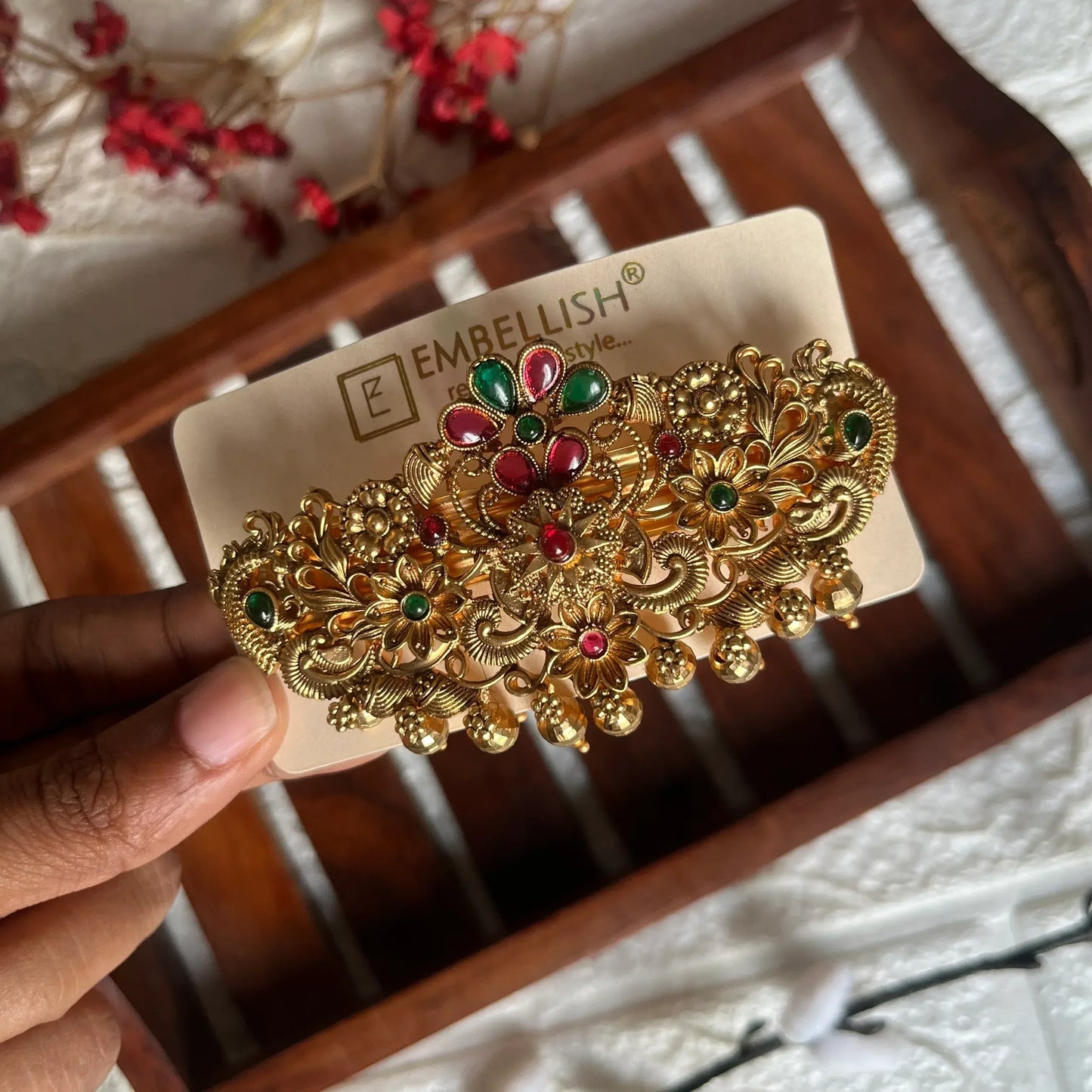 Antique Center Clip - Kaithogai