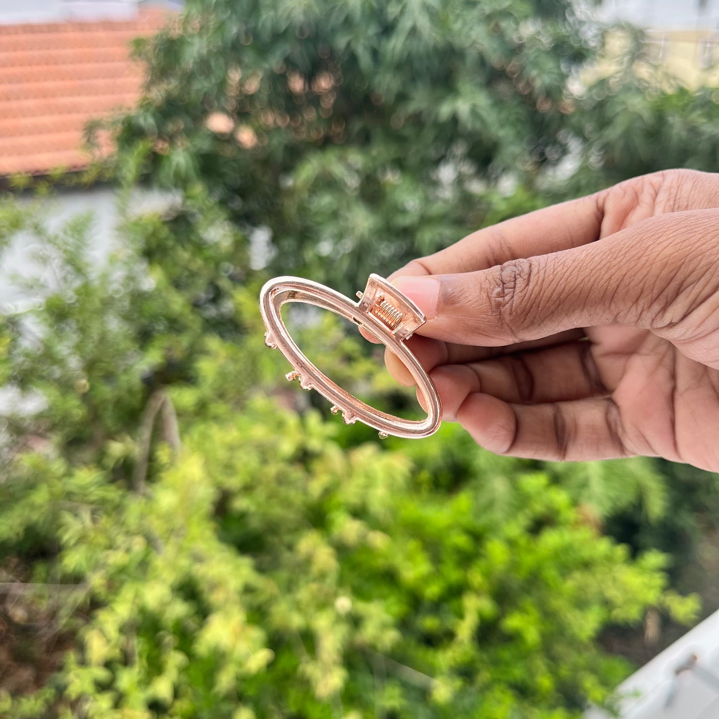 Oval Metal Claw