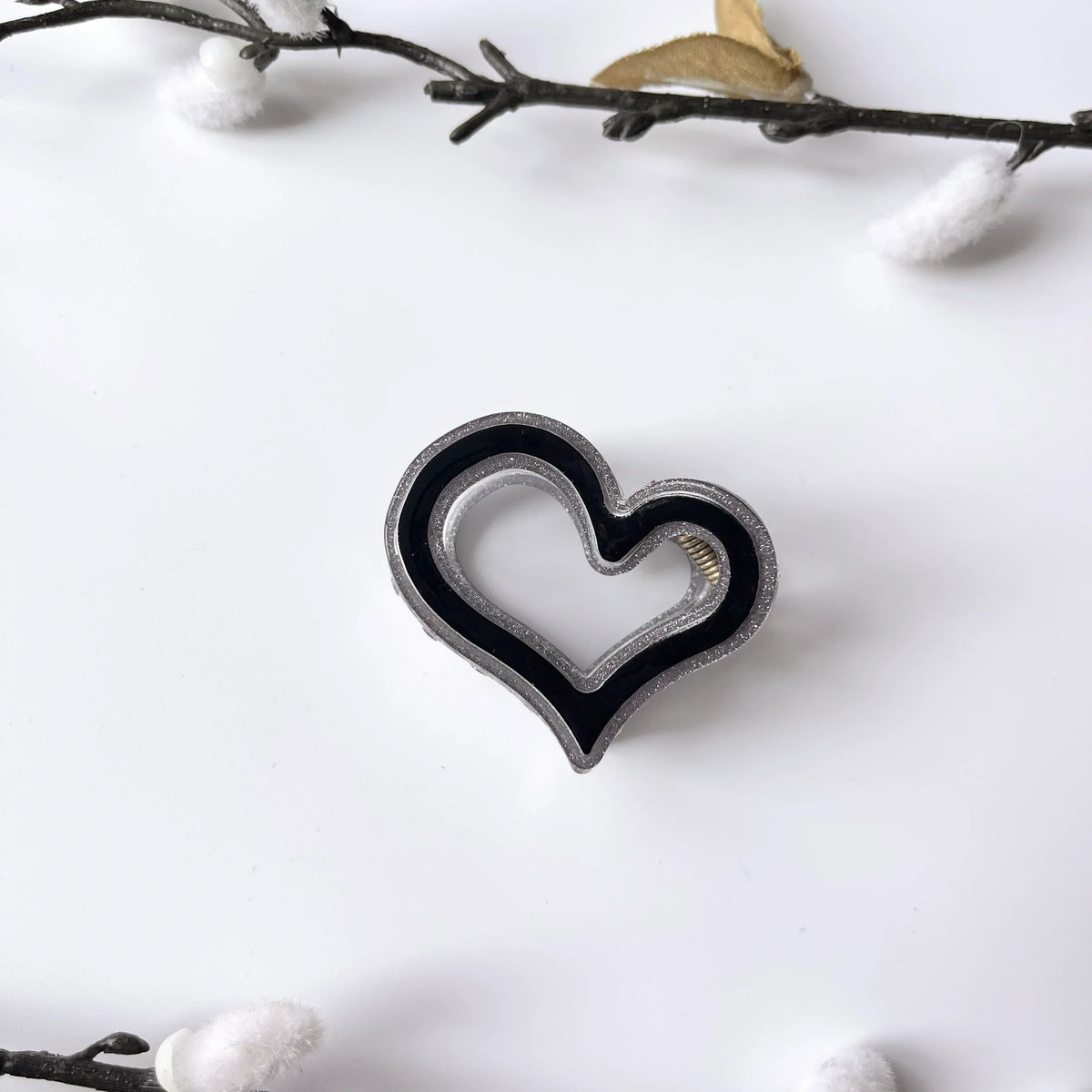 Aura Heart Claw Black