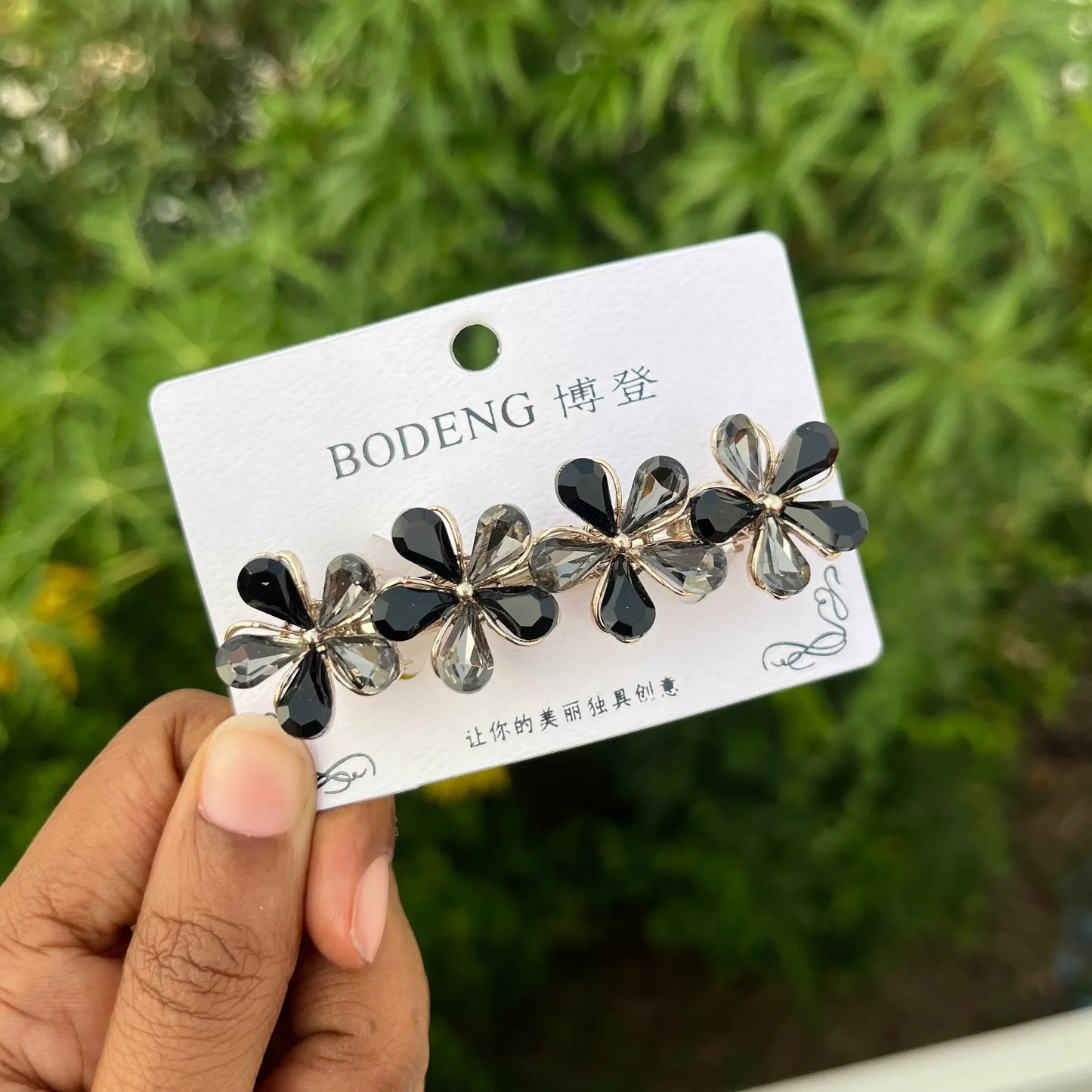 Five Petal Floral Center Clip Black