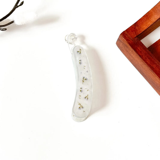Ivory white pressed flower lock banana clip with dried white and green flowers in resin, large 8cm for thick hair