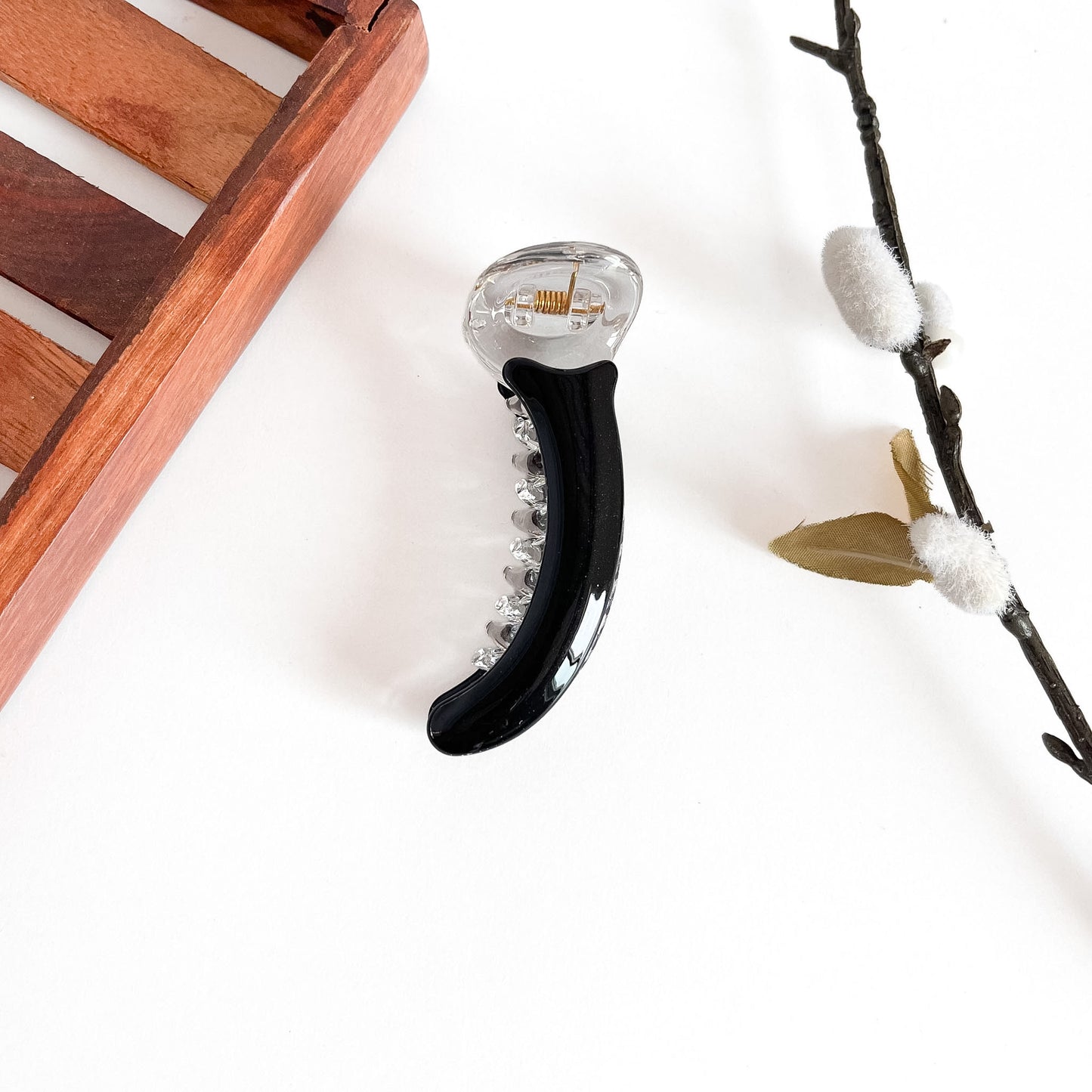 Black smooth gloss banana clip with polished finish and clear crystalline top, 8cm medium