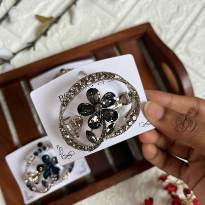 Classic Flower Center Clip Grey