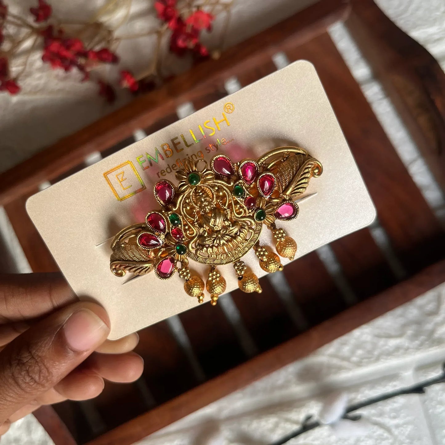 Antique Center Clip - Kaithogai