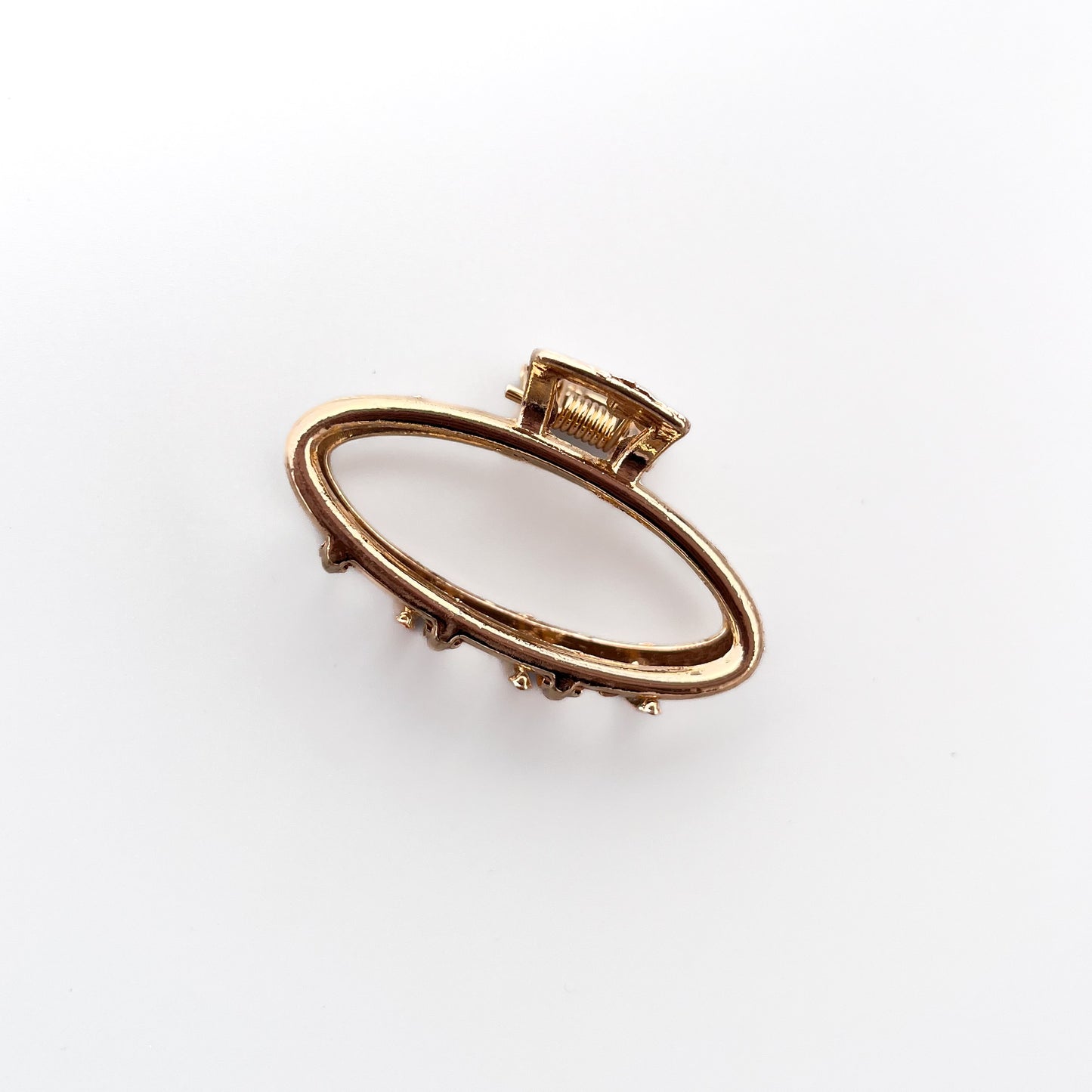 Oval Metal Claw - Gold