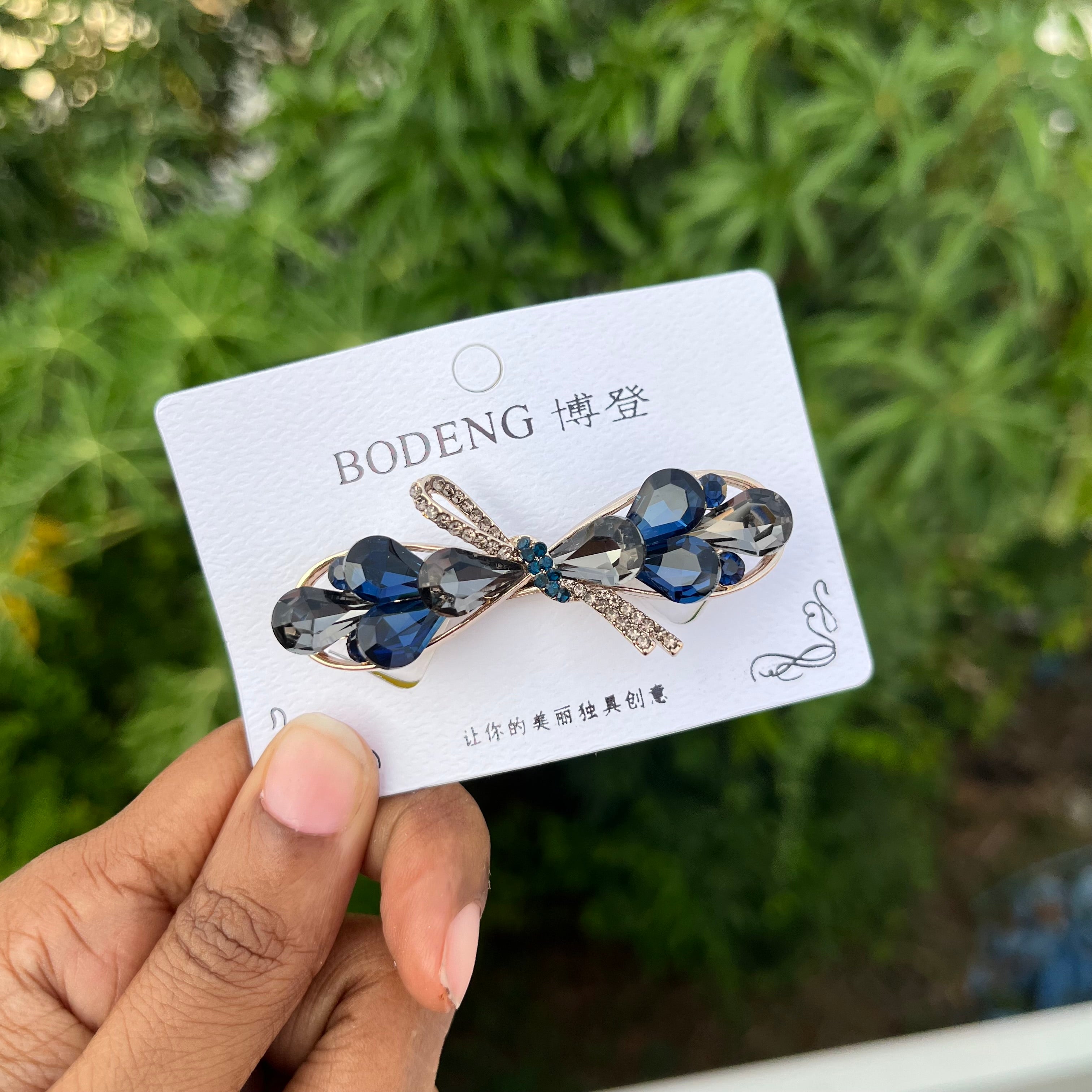 Mini Crystal Bow Center Clip