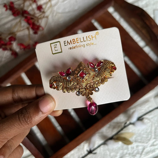 Antique Center Clip - Kaithogai