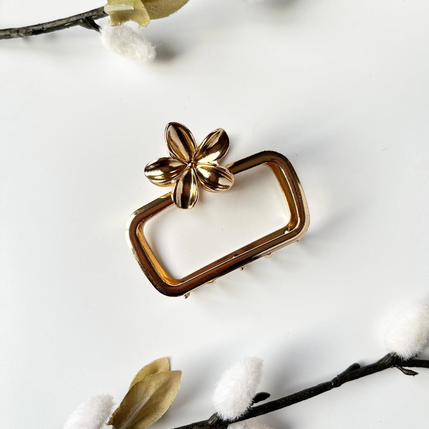 Floral Metal Claw Recta