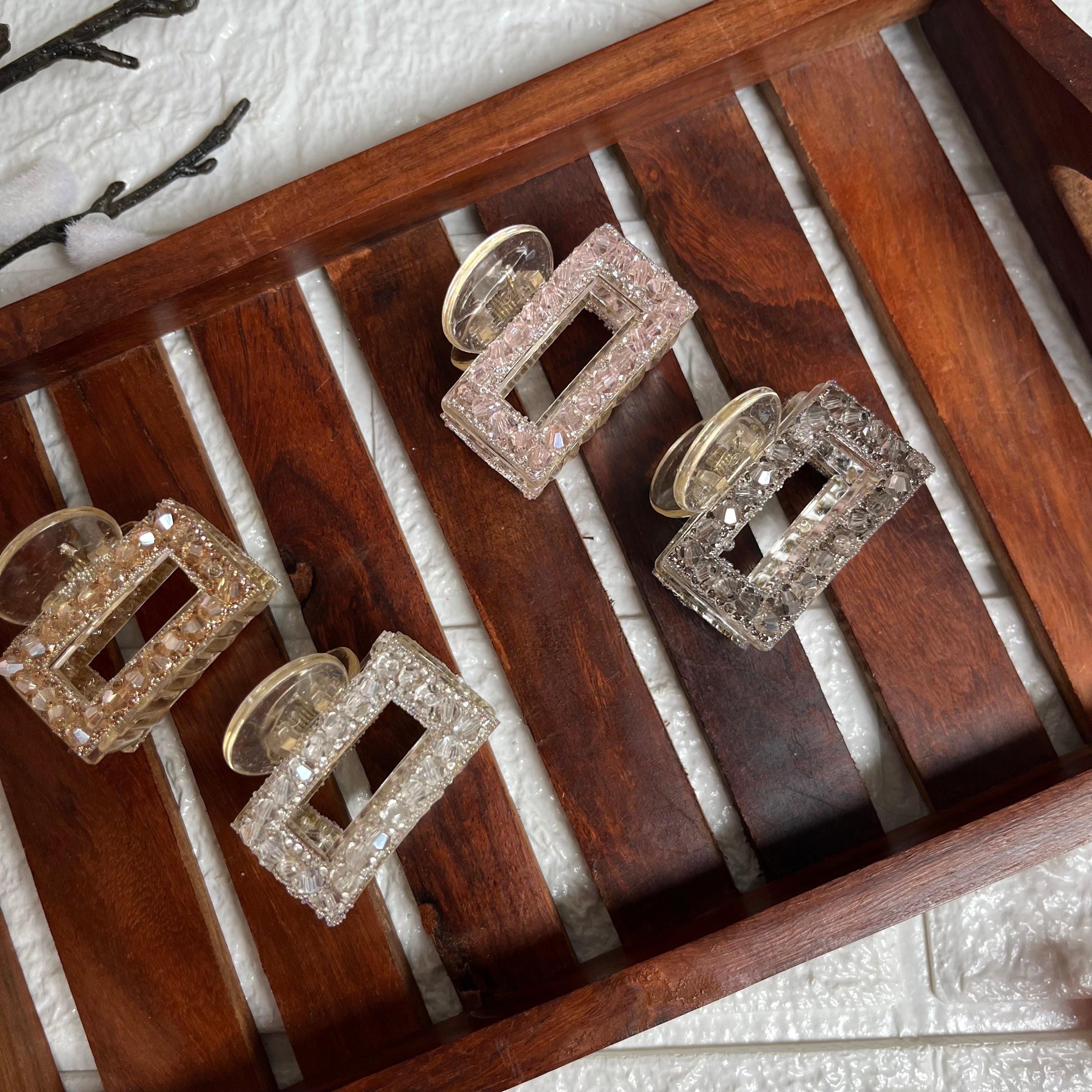 Crystal Outline Claw