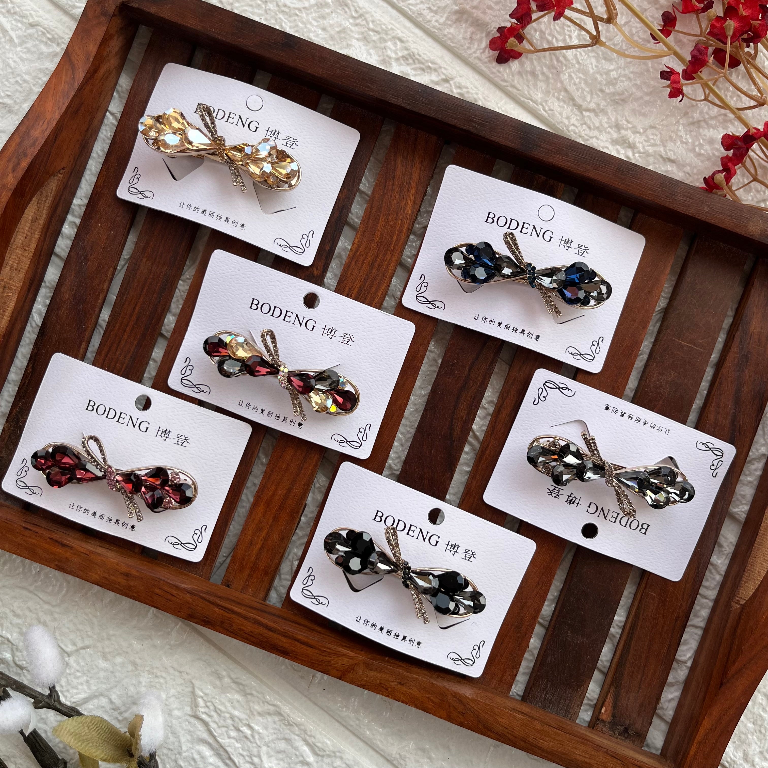 Mini Crystal Bow Center Clip