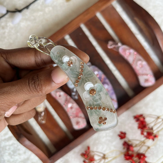 Bloom Banana Clip - Kaithogai