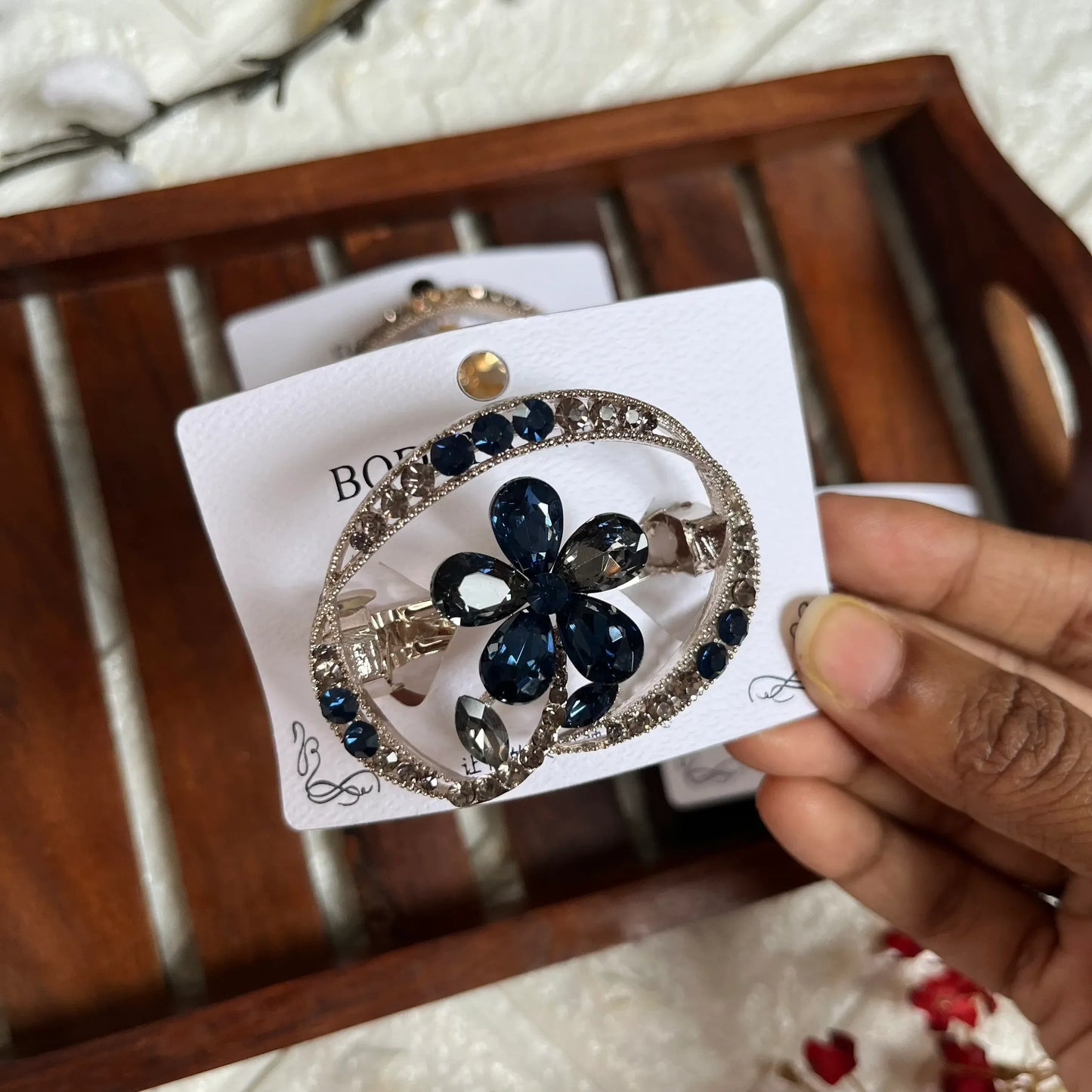 Classic Flower Center Clip Blue