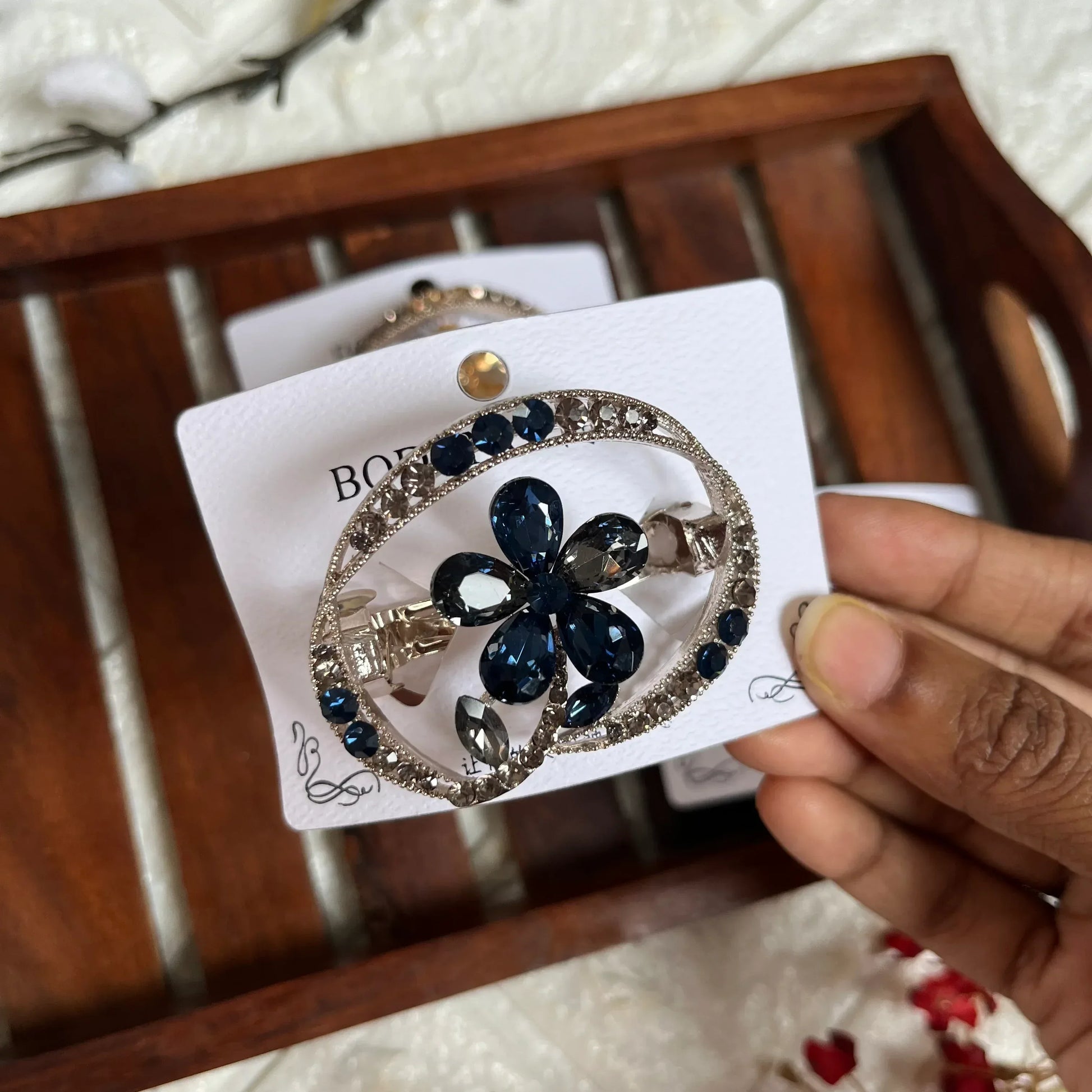 Classic Flower Center Clip Blue
