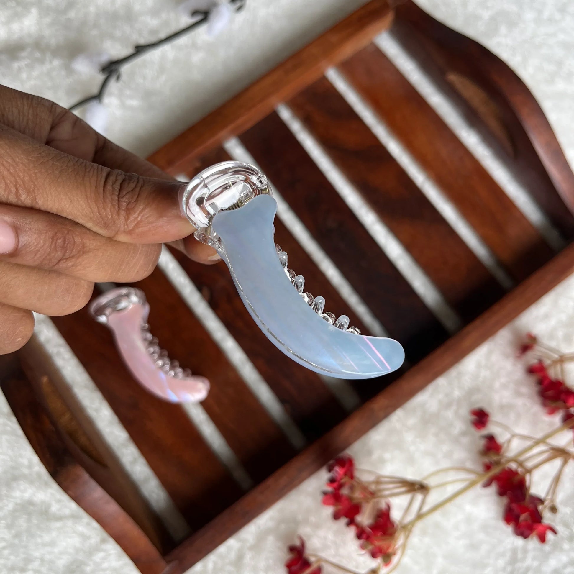 Opal Banana Clip (6cm) Blue