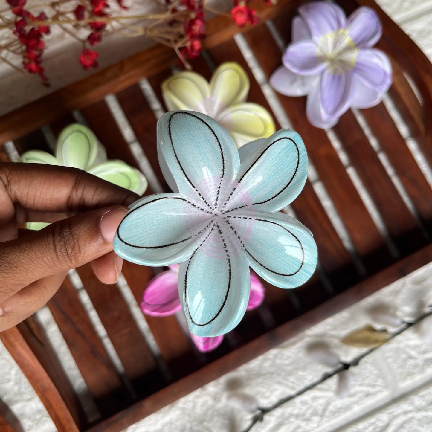 Sketch Petal Claw Blue