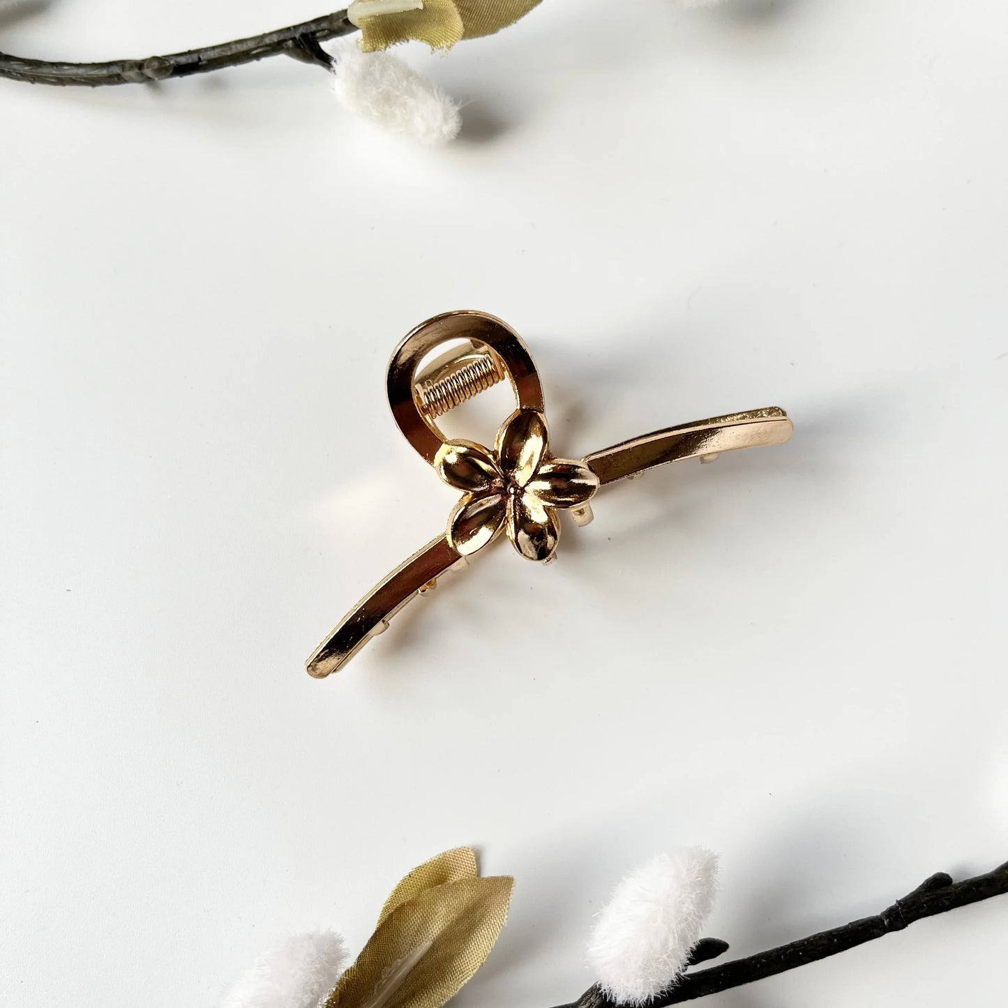 Floral Metal Claw Loop