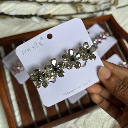 Elegant Flower Center Clip Grey