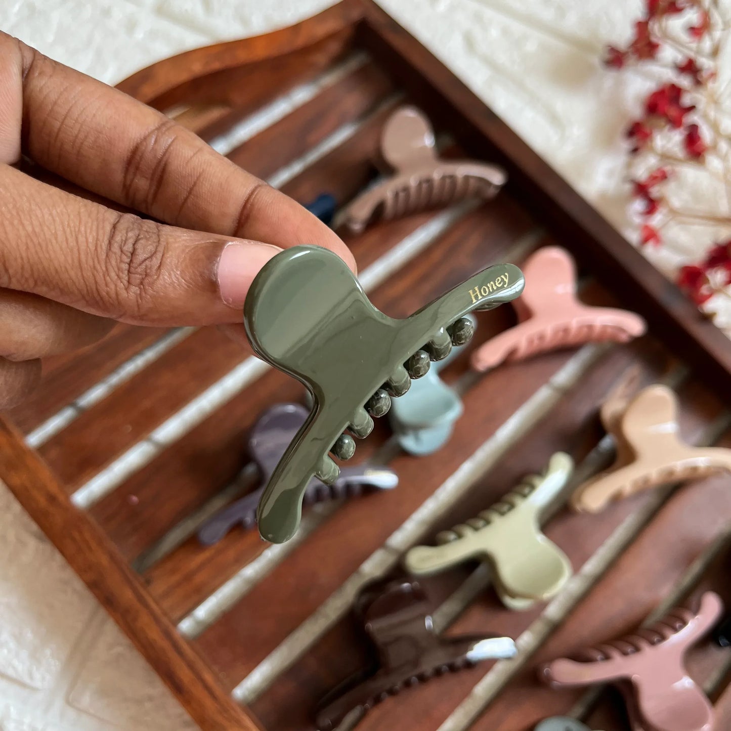 Petal Curve Claw - Honey - Kaithogai