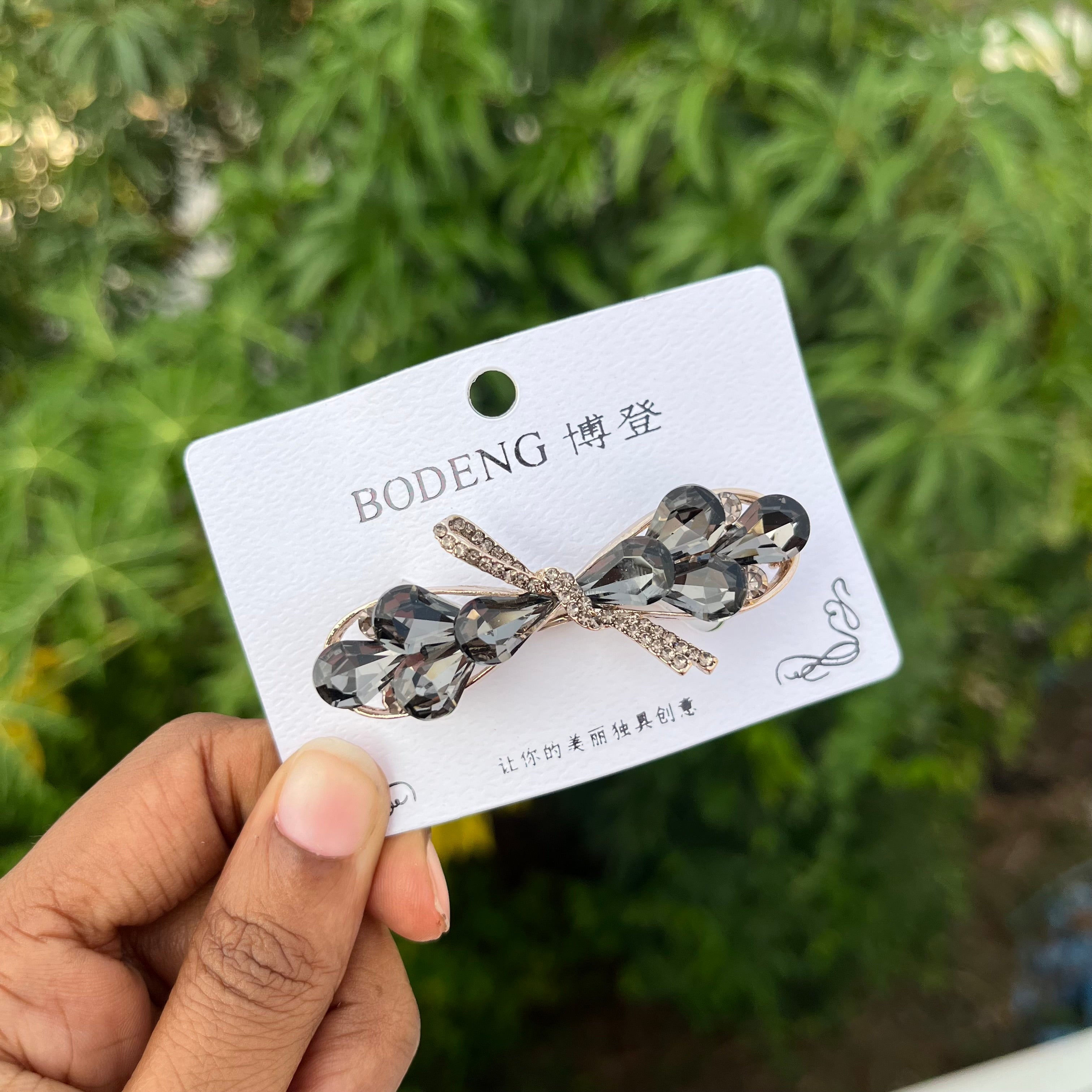 Mini Crystal Bow Center Clip