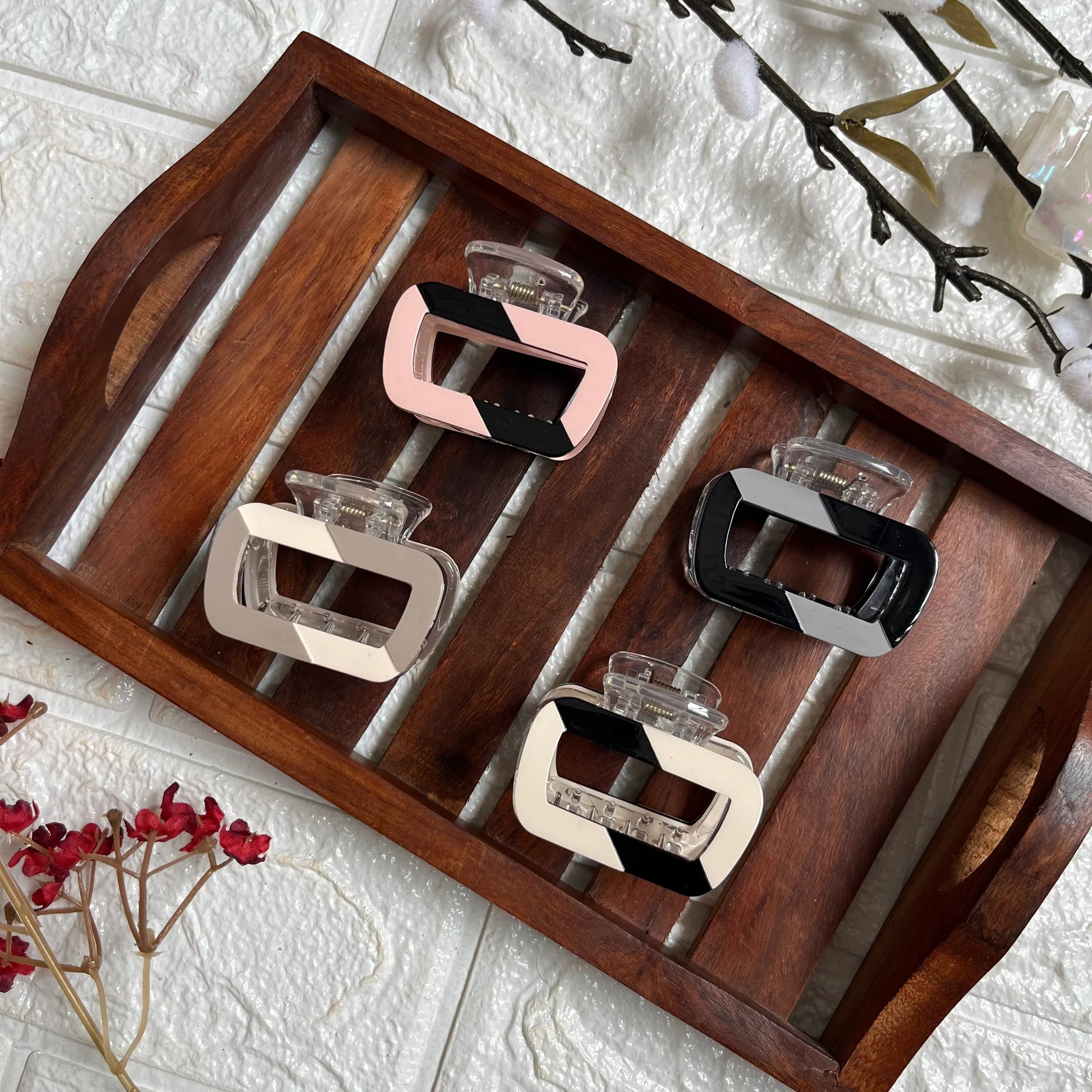 Chic Frame Claw