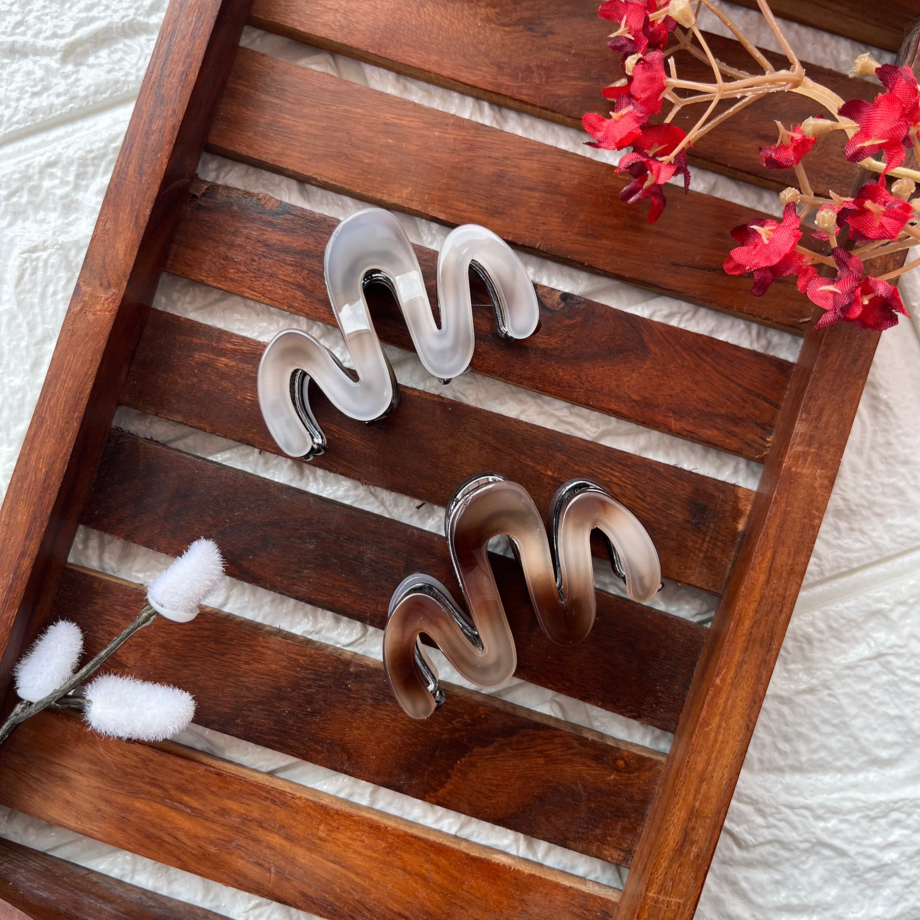 Wavy Flow Metal Claw