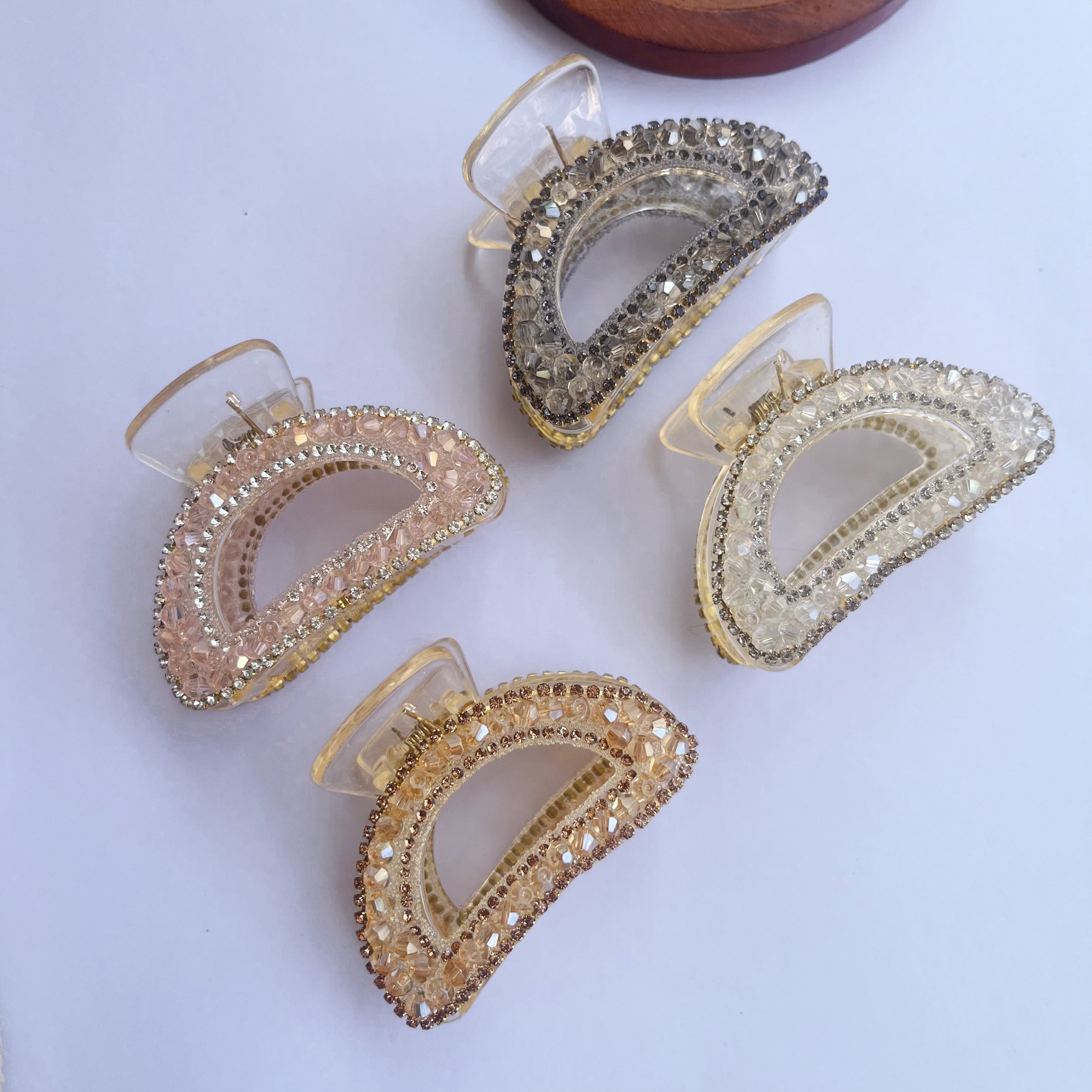 Sparkly D-shaped Hair Claw