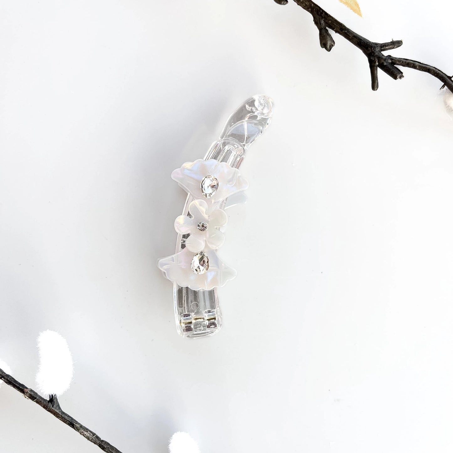 Pearl Petal Banana Hair Clip – Elegant 9cm White