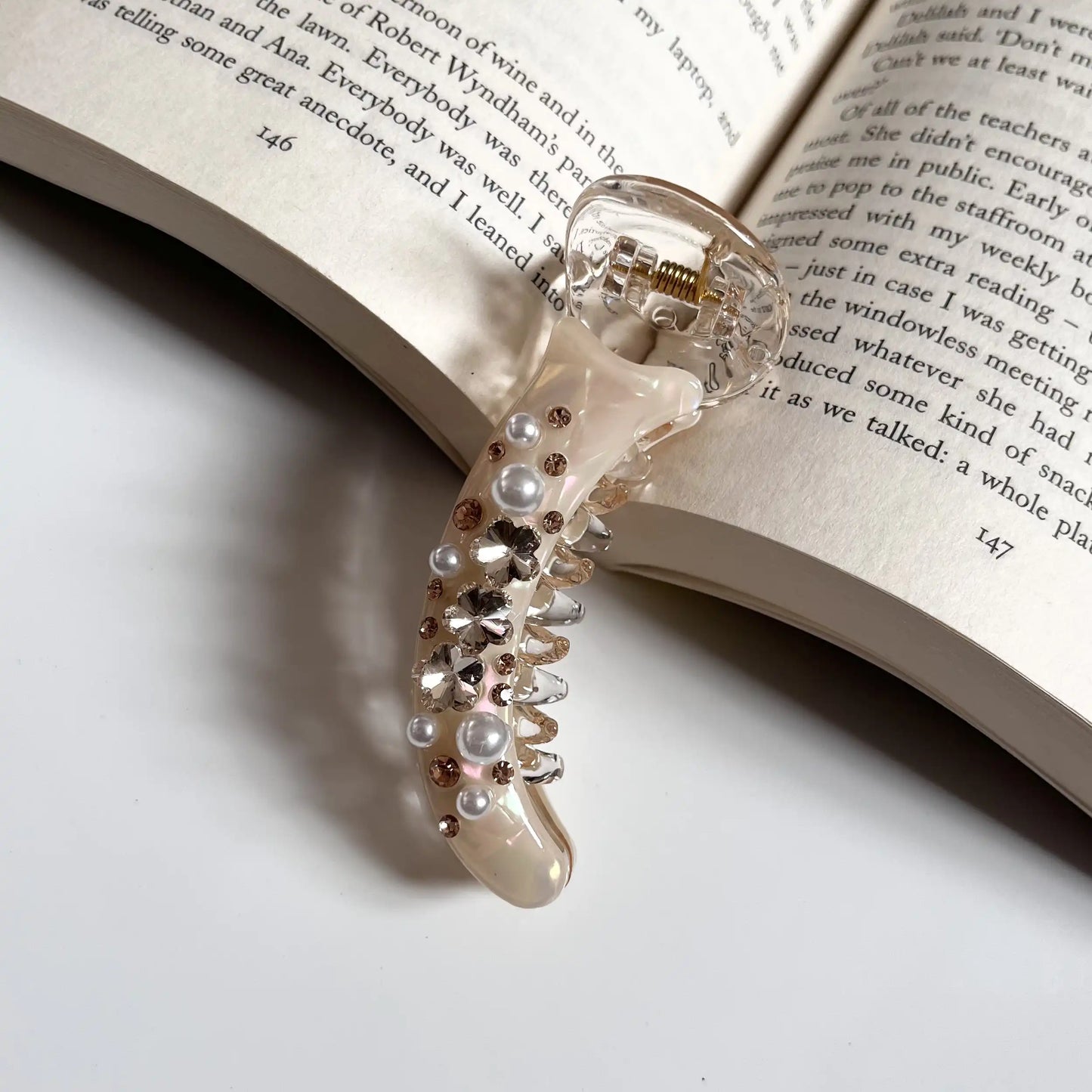 Luxe Pearl Banana Hair Clip – Elegant 8cm Gold