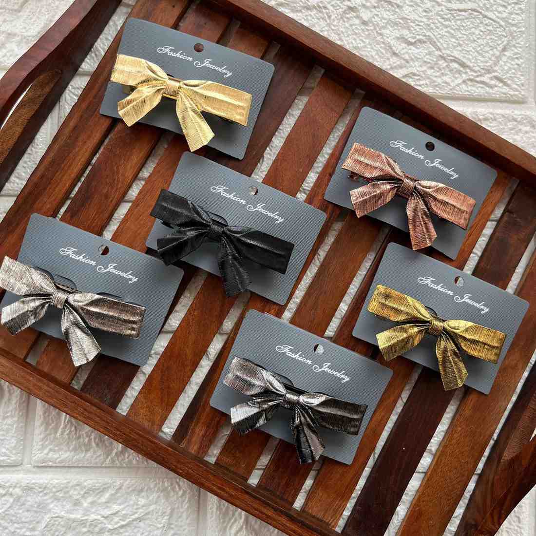 Metallic Bow Center Clip