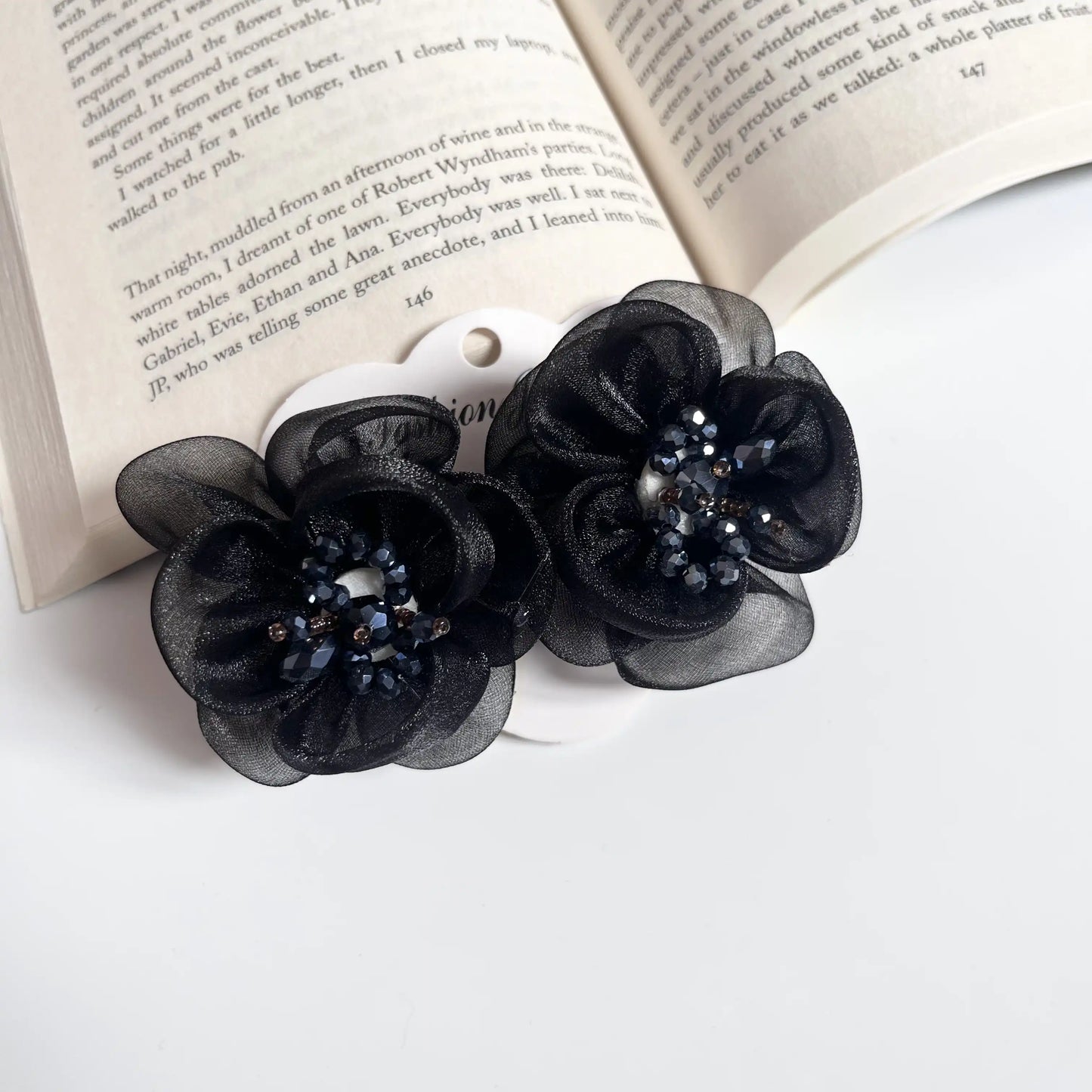 Dewdrop Floral Barrette – Elegant Center Hair Clip Black