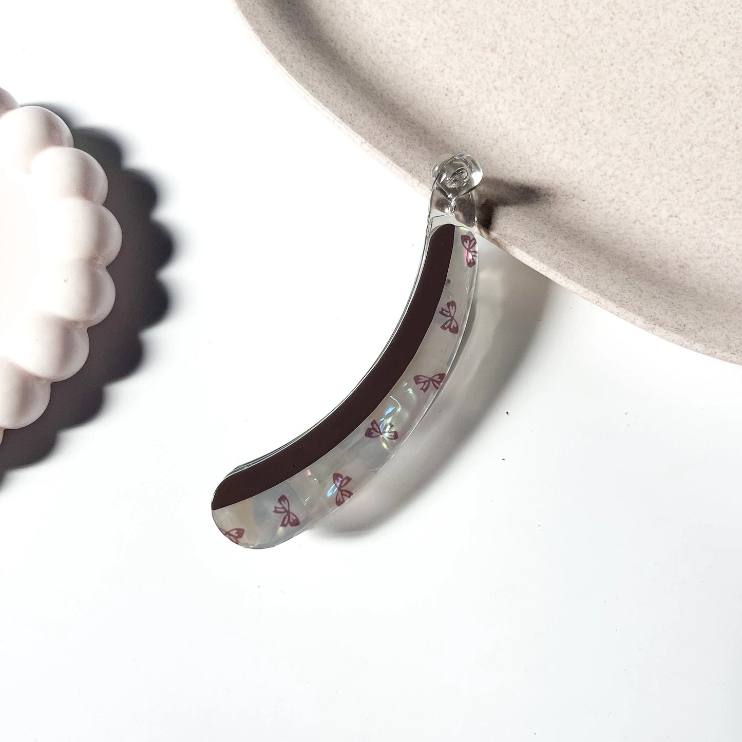 Bow print lock banana clip clear with burgundy bow print
