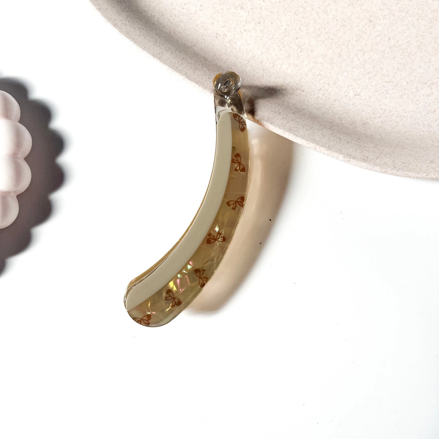 Bow print lock banana clip olive cream with rust bow print