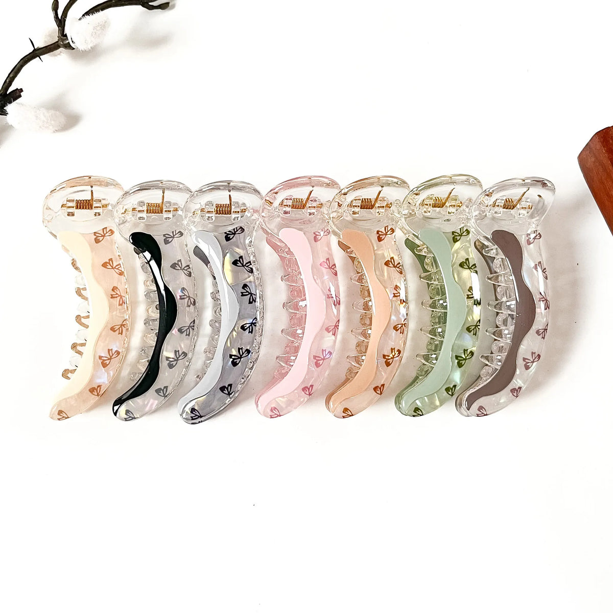 Bow Wave 8 cm bow print banana clips in cream beige, noir black, cloud grey, blush pink, peach orange, sage green and mocha brown