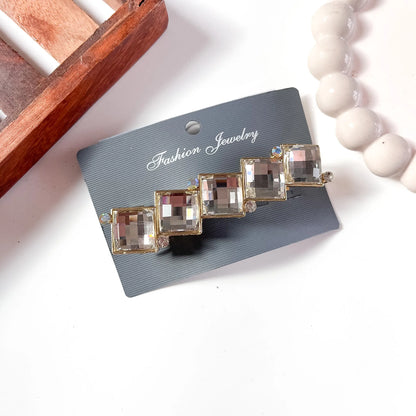 6cm clear crystal cube gemstone center clip with precision-cut faceted stone and gold-tone metal frame, displayed on packaging.