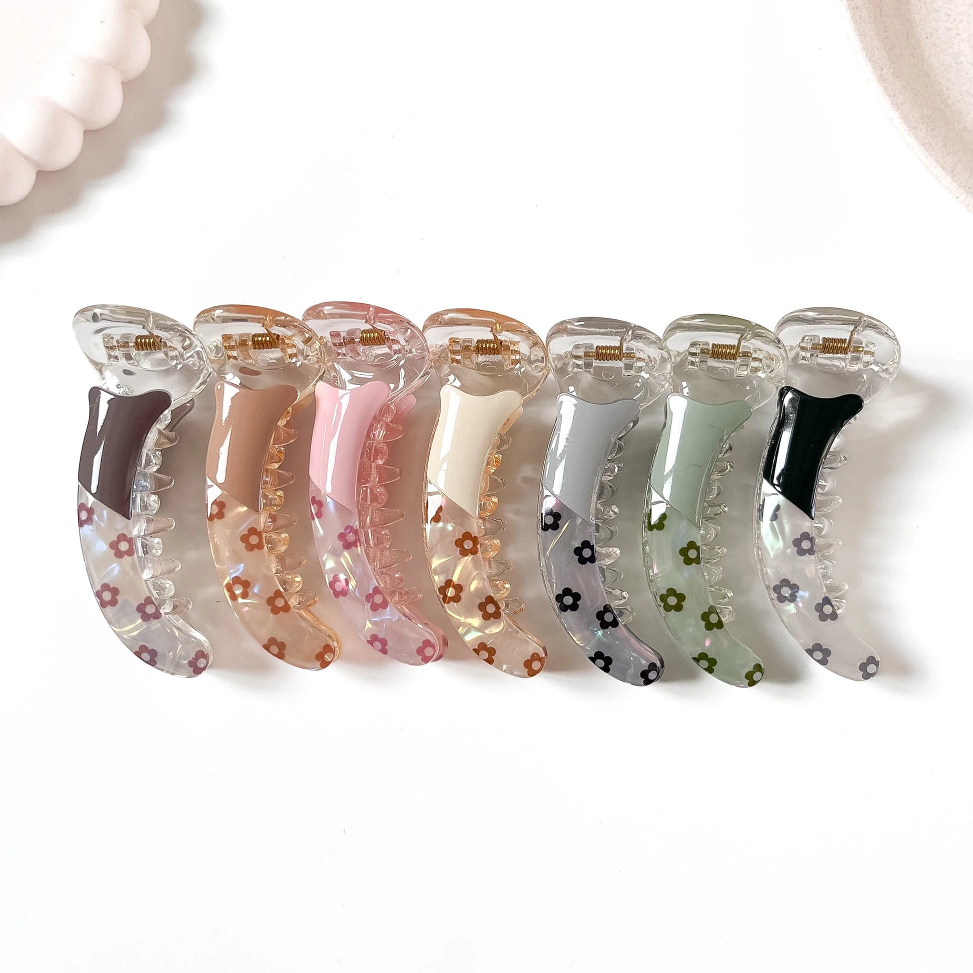 Daisy floral print banana clip in 7 color combinations
