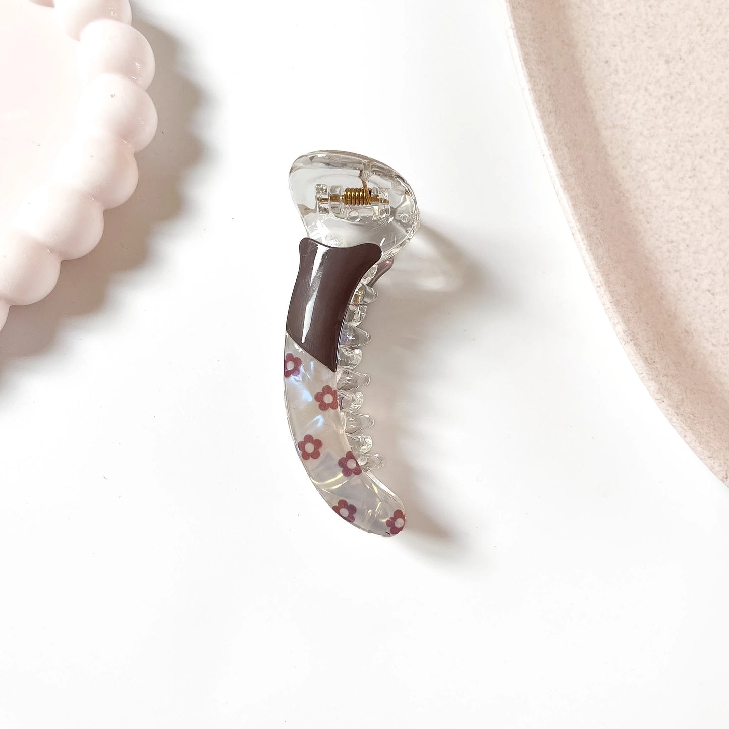 Daisy banana clip chocolate brown with pink floral print