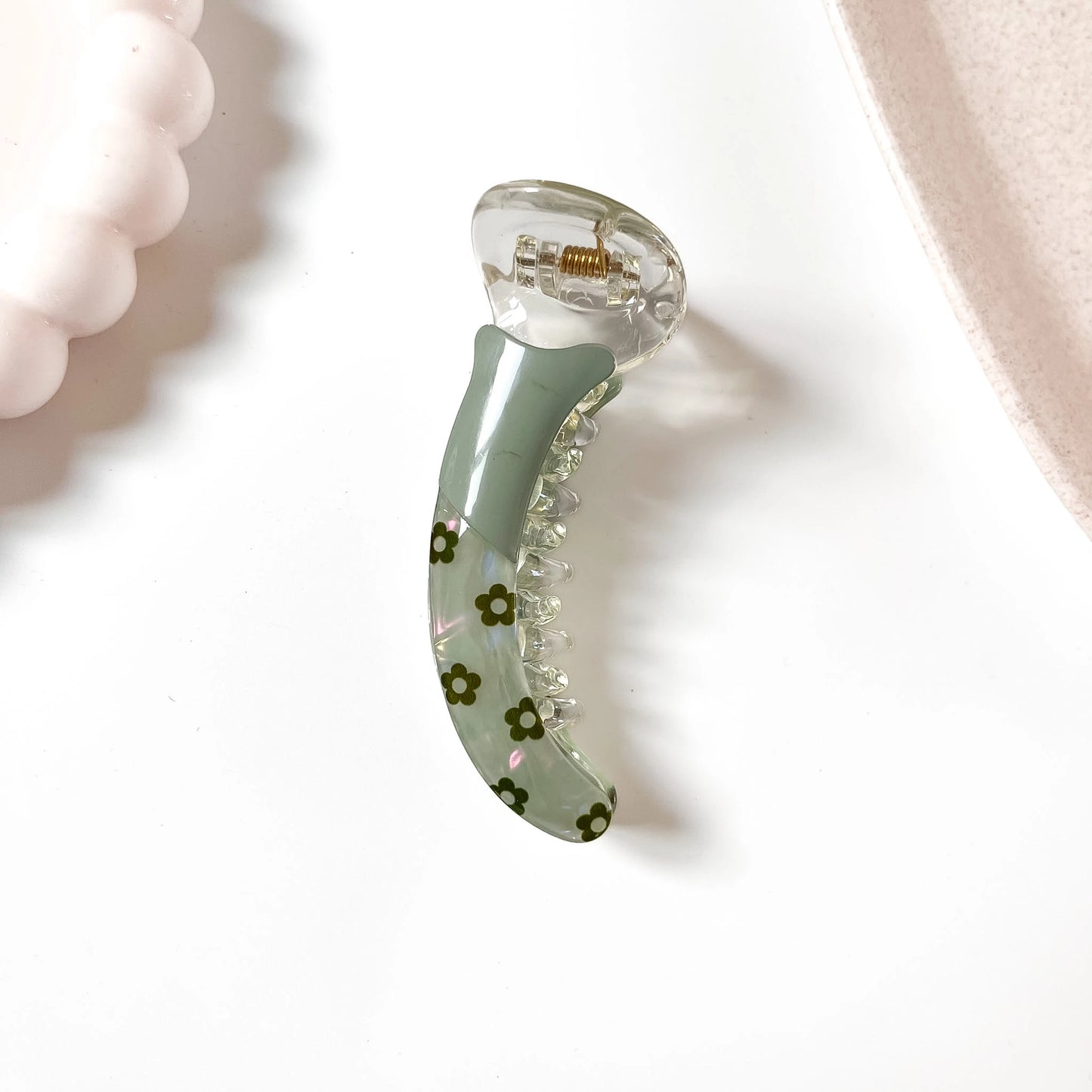 Daisy banana clip sage green with olive floral print