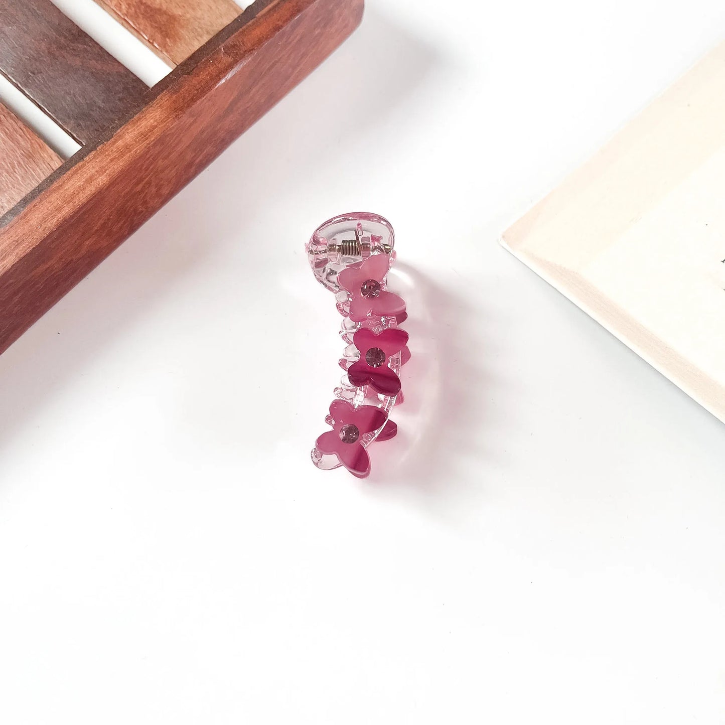 Magenta daisy mini banana clip for women