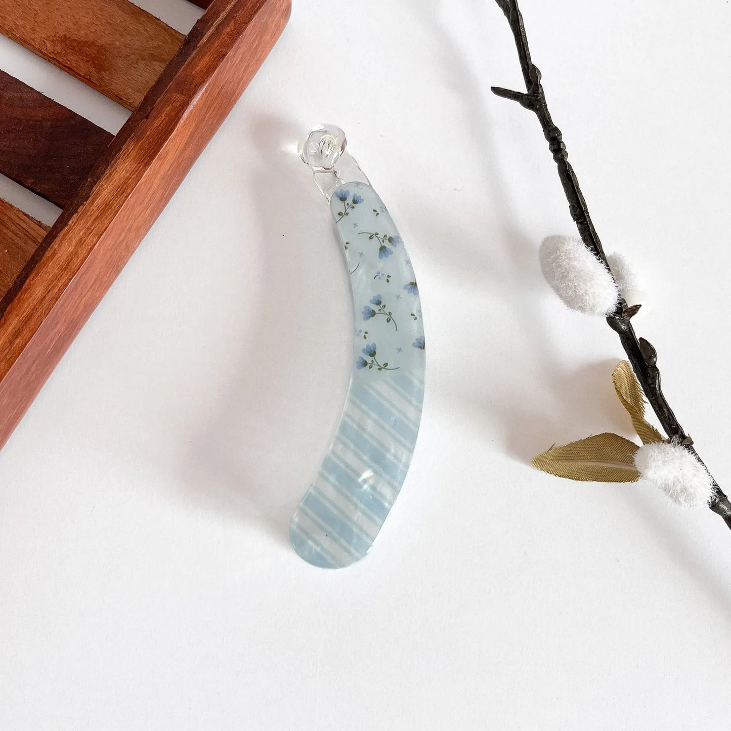 Soft blue pressed flower lock banana clip with clear resin and delicate flowers, 10cm