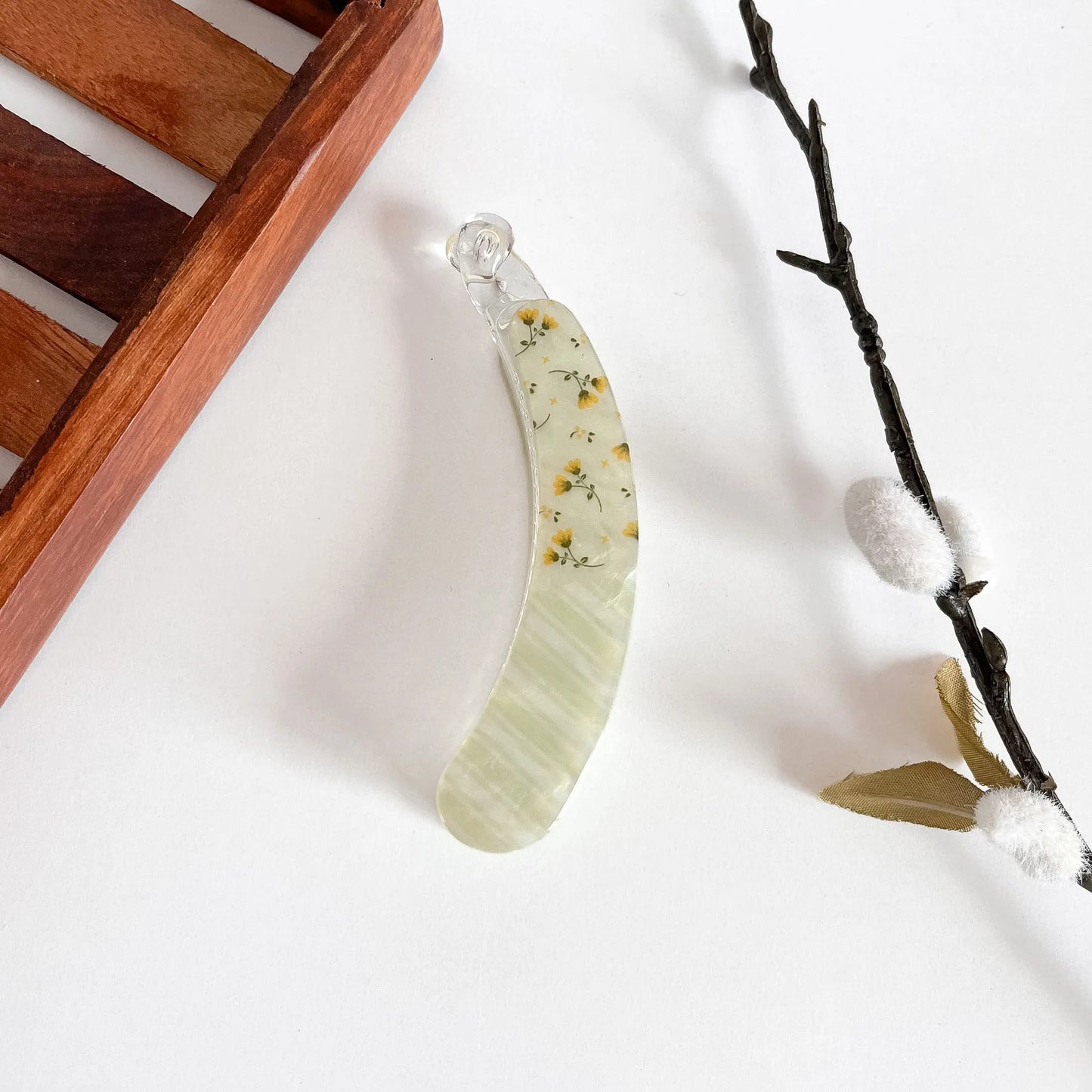 Mint green pressed flower lock banana clip with botanical flowers in resin, 10cm