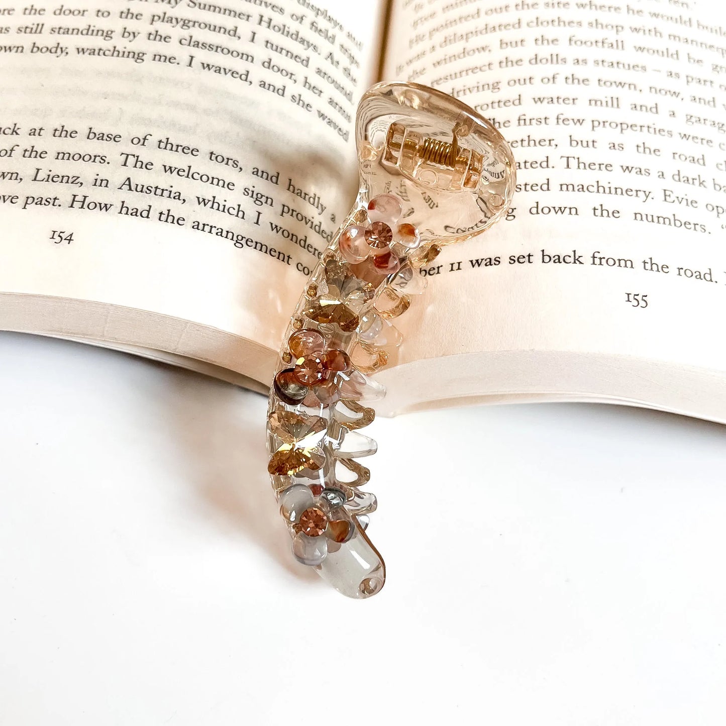Elira Petal Banana Hair Clip – Floral 8cm Amber