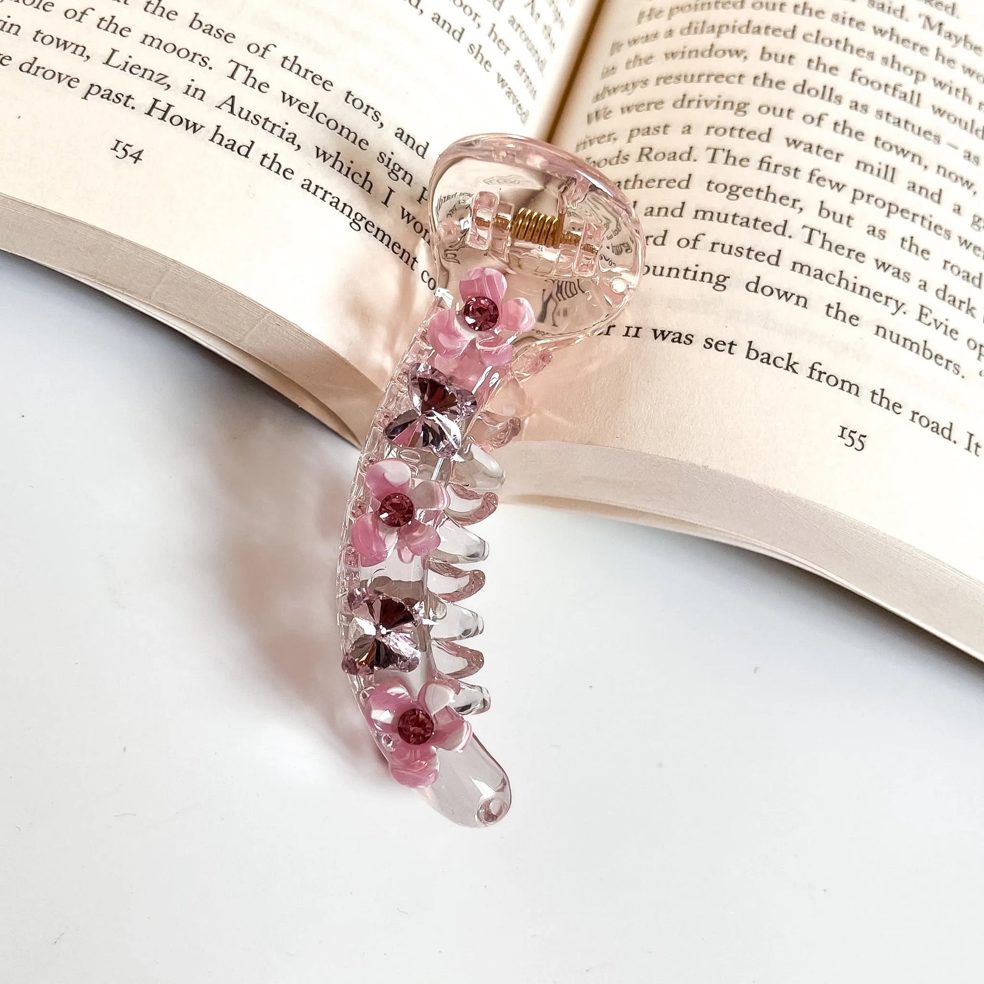 Elira Petal Banana Hair Clip – Floral 8cm Pink