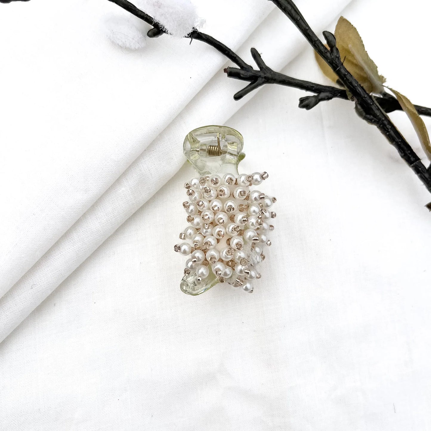 Cream/white 5cm banana clip with pearl-like faceted bead cluster, sparkly beads