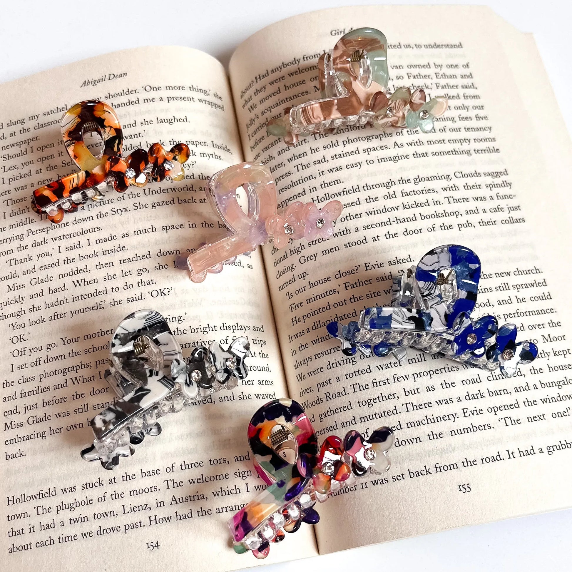Floral Loop Claw Clip