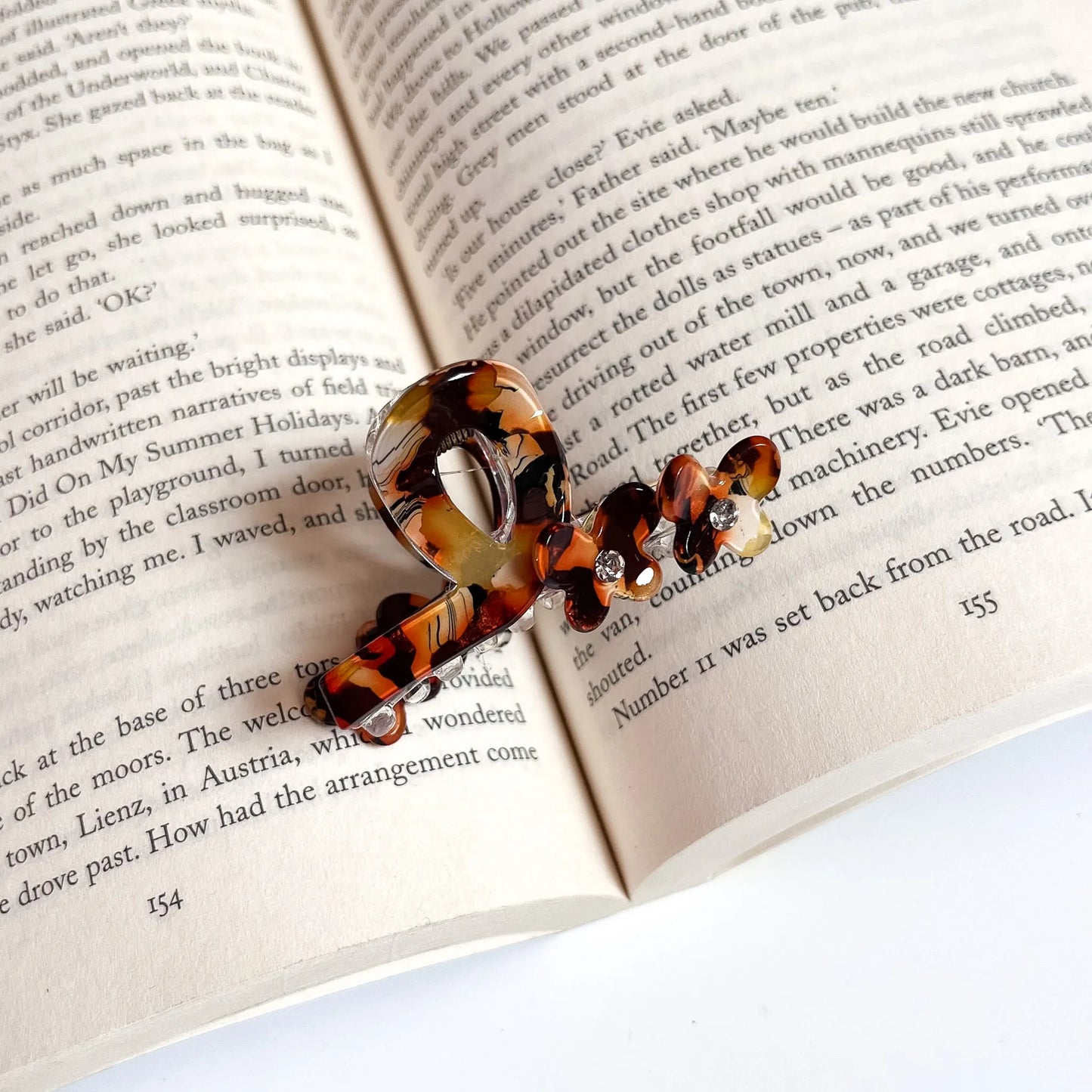 Floral Loop Claw Clip Brown