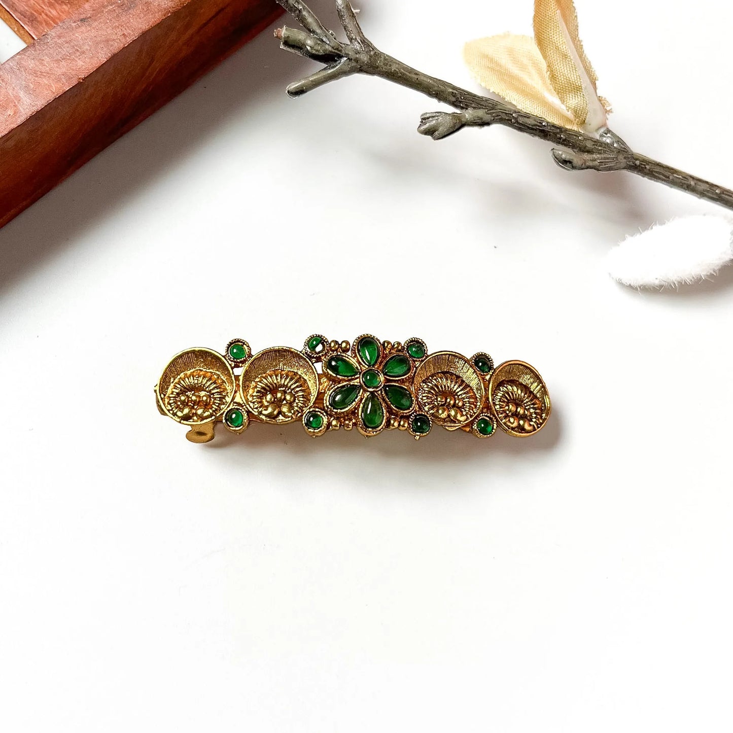 Emerald gemstone floral medallion barrette with five ornate circles and central flower, antique gold 4cm