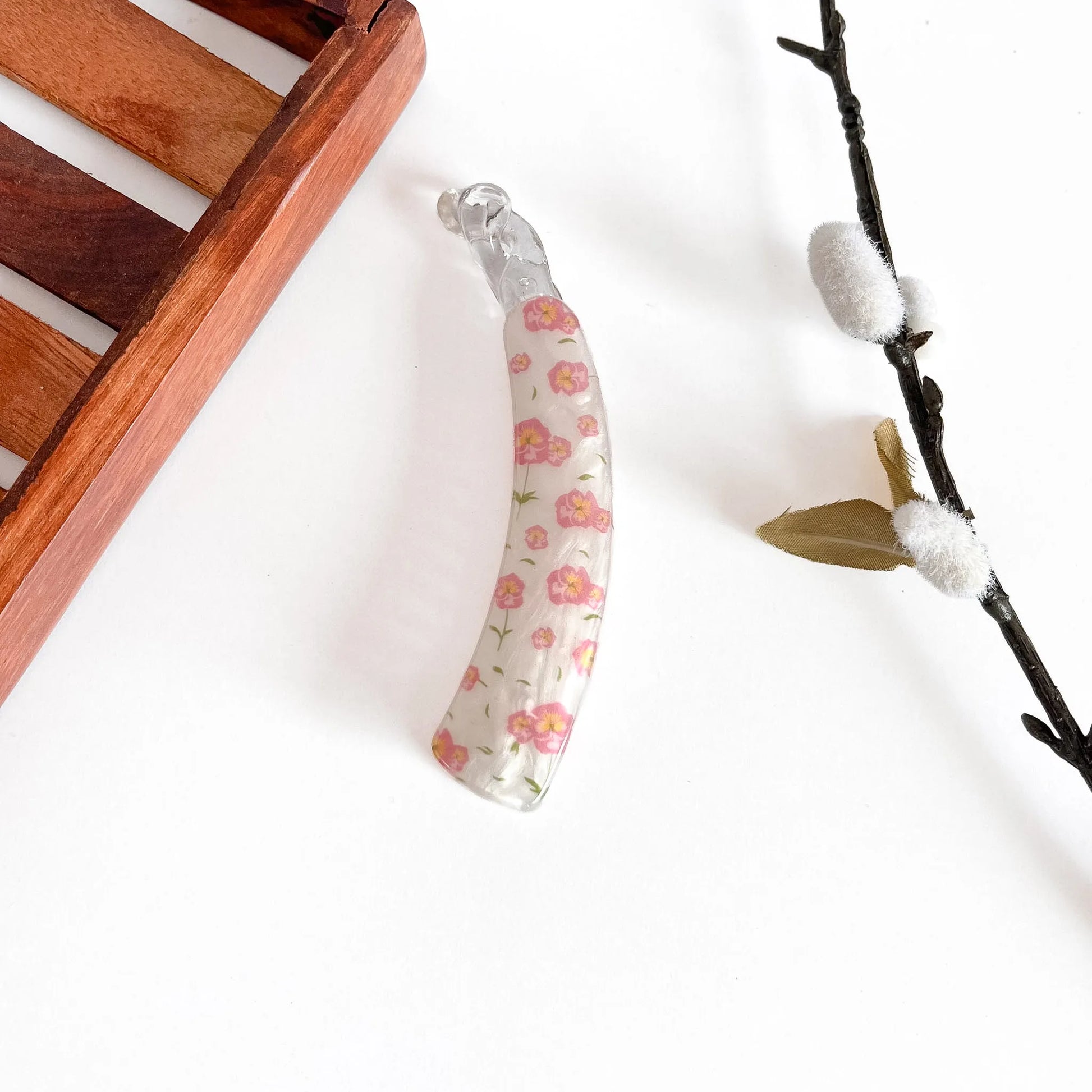 Rose floral print lock banana clip with botanical allover pattern, 10cm